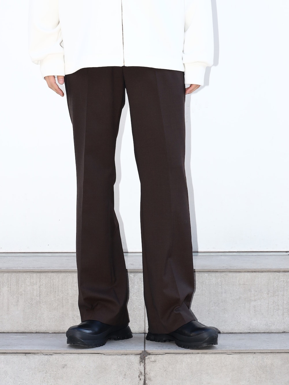「カジュアルコーデ、春コーデ」｜「CULLNIのSTUDIOUS別注FULLZIP STANDCOLLAR（スウェット、ホワイト系）」を使った、cionさん（メンズ・175cm）の冬コーディネートの6枚目の写真