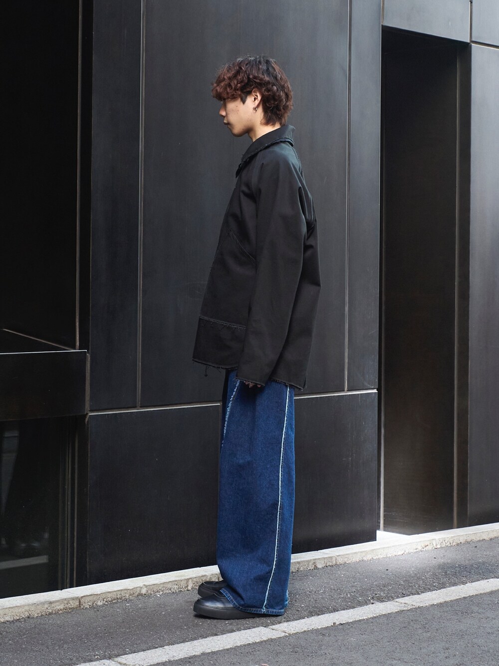 「24ssトレンド、デニムジャケット、メンズファッション」｜「NEONSIGNのInside Out Drill Jackets（ブルゾン、ブラック系）」を使った、cionさん（メンズ・175cm）の冬コーディネートの3枚目の写真