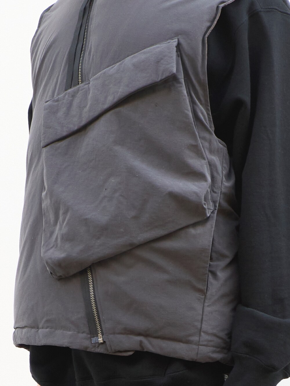 「ダウンベスト、冬コーデ、ベスト、24ssトレンド」｜「JiedaのPUFFER VEST（ダウンベスト、ブラック系）」を使った、cionさん（メンズ・175cm）の冬コーディネートの6枚目の写真