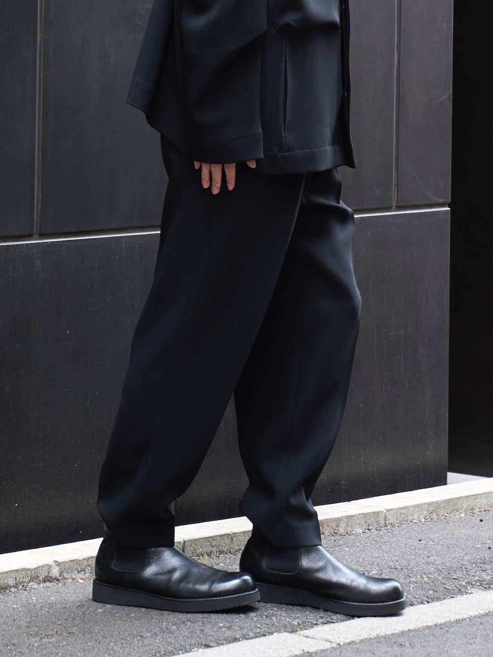「カジュアル、セットアップ、春コーデ」｜「N.HOOLYWOODのSTUDIOUS別注 098 SHIRTS BLOUSON（ブルゾン、ブラック系）」を使った、cionさん（メンズ・175cm）の冬コーディネートの6枚目の写真