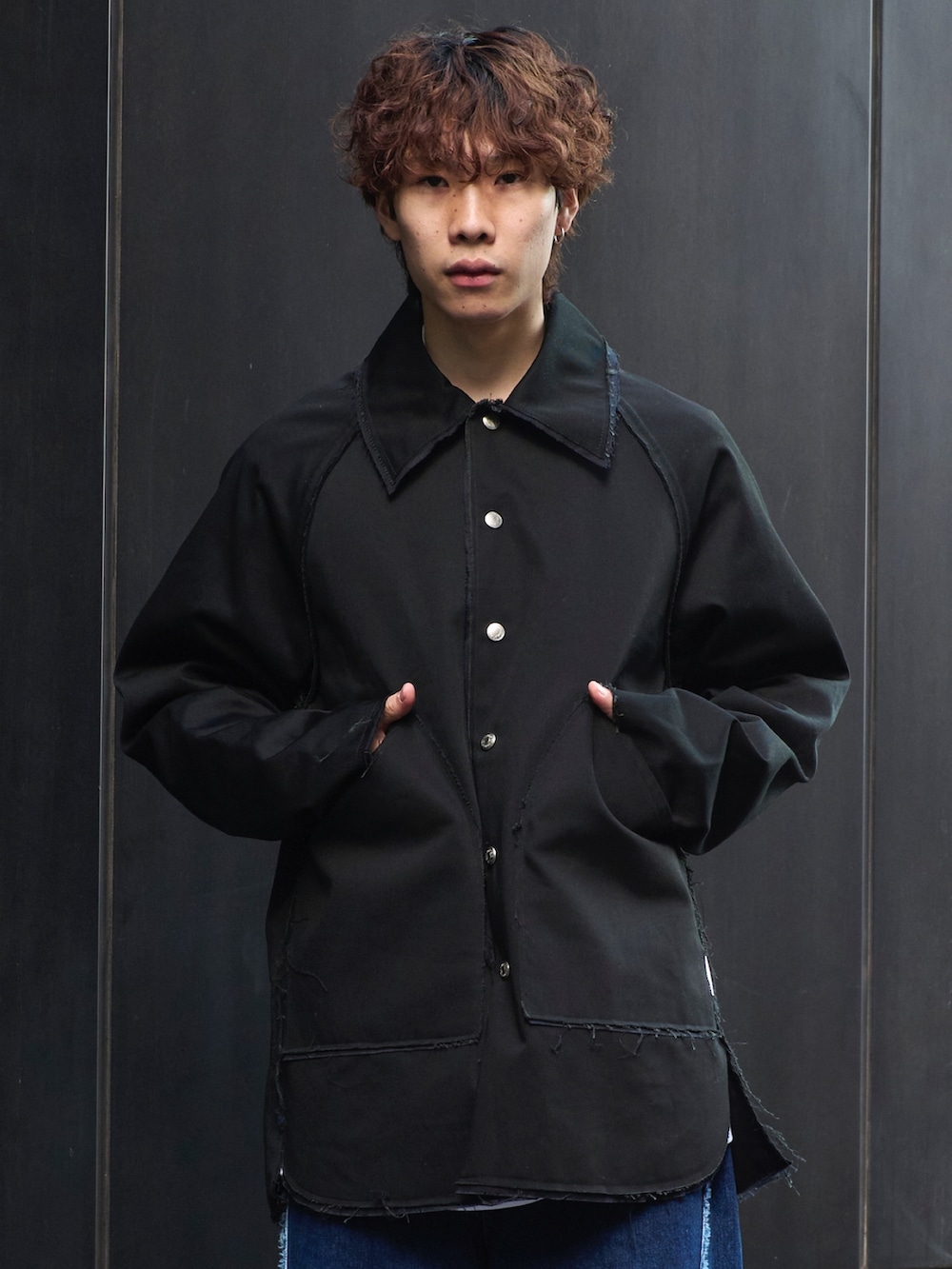 「24ssトレンド、デニムジャケット、メンズファッション」｜「NEONSIGNのInside Out Drill Jackets（ブルゾン、ブラック系）」を使った、cionさん（メンズ・175cm）の冬コーディネートの5枚目の写真