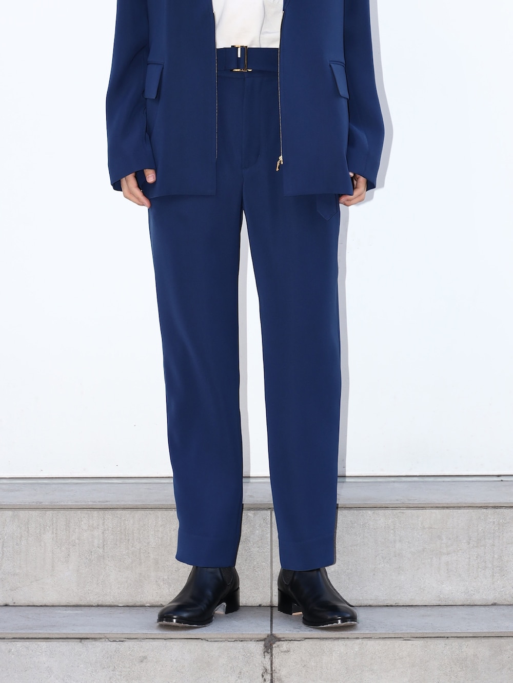 「セットアップ、春コーデ、綺麗目」｜「CULLNIのEX.TAPERD PANTS（スラックス、ブルー系）」を使った、cionさん（メンズ・175cm）の冬コーディネートの6枚目の写真
