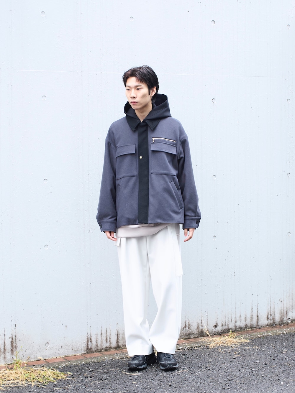 「ブルゾン」｜「CULLNIのSTUDIOUS別注 CARGO PANTS（カーゴパンツ、グレー系）」を使った、cionさん（メンズ・175cm）の冬コーディネートの2枚目の写真