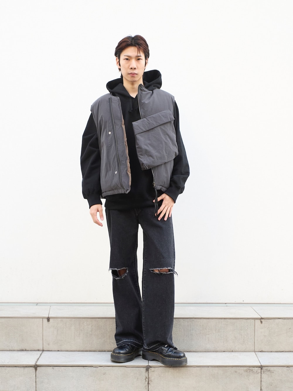 「ダウンベスト、冬コーデ、ベスト、24ssトレンド」｜「JiedaのPUFFER VEST（ダウンベスト、ブラック系）」を使った、cionさん（メンズ・175cm）の冬コーディネートの2枚目の写真