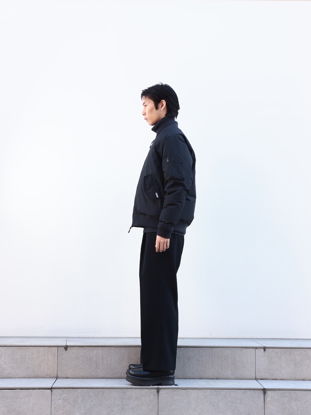 「ブルゾン、MA-1、24ssトレンド」｜「WRAPINKNOTのSTUDIOUS別注 奇跡のタートルネック（ニット/セーター、グレー系）」を使った、cionさん（メンズ・175cm）の冬コーディネートの2枚目の写真