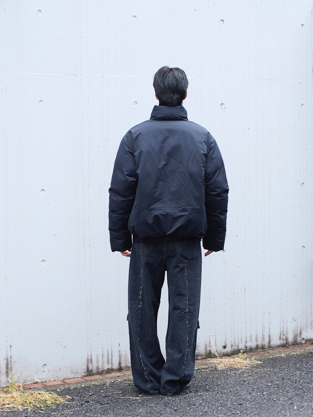 「ダウンジャケット、24ssトレンド、デニム」｜「JiedaのSTUDIOUS別注 REVERSIBLE JACKET（ダウンジャケット/コート、ブラック系）」を使った、cionさん（メンズ・175cm）の冬コーディネートの4枚目の写真