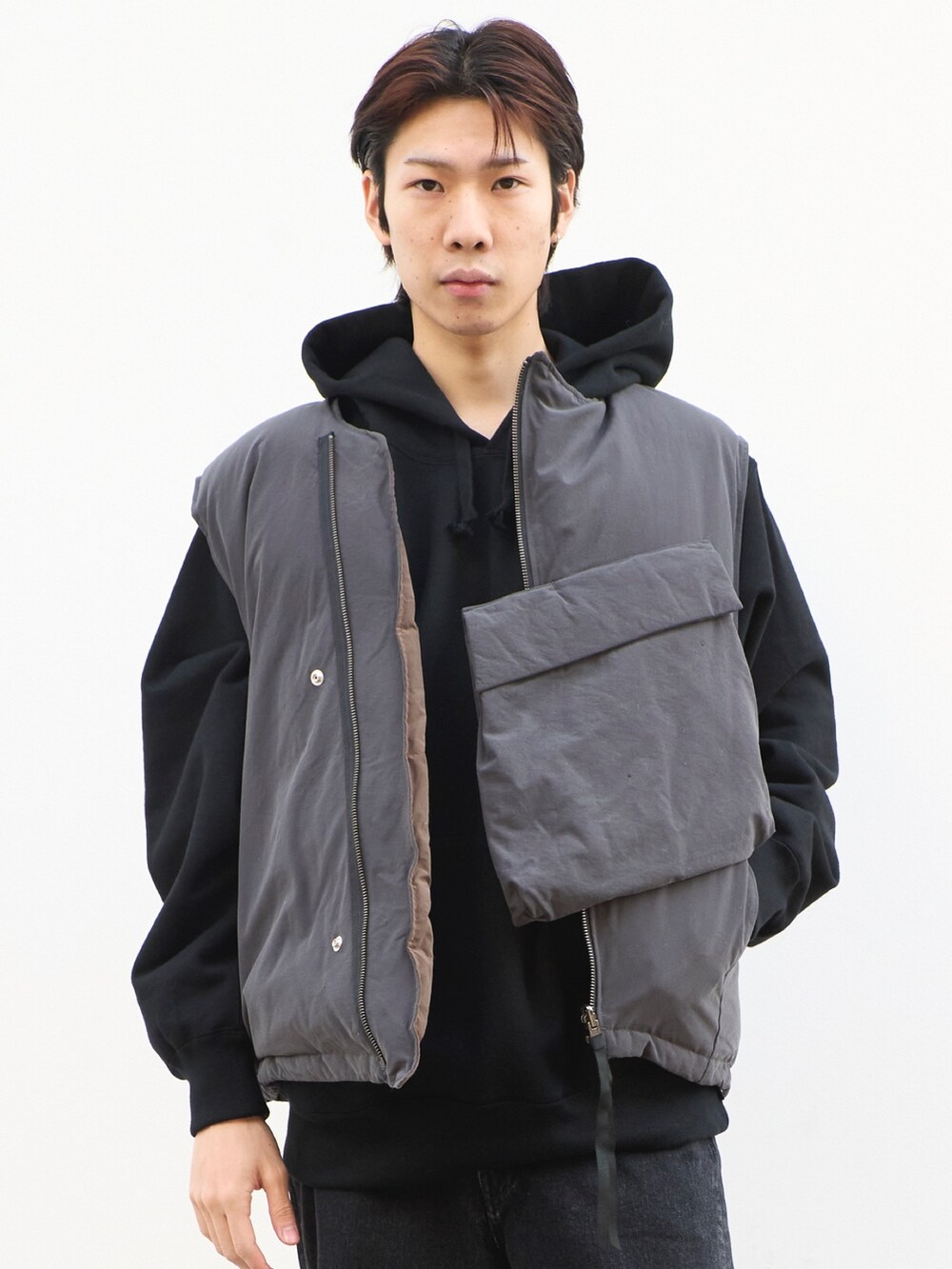 「ダウンベスト、冬コーデ、ベスト、24ssトレンド」｜「JiedaのPUFFER VEST（ダウンベスト、ブラック系）」を使った、cionさん（メンズ・175cm）の冬コーディネートの5枚目の写真