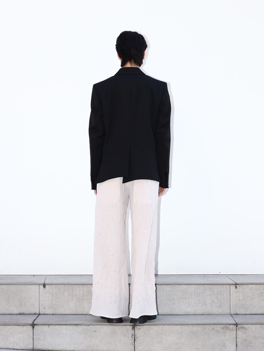 「ジャケット、春コーデ」｜「sulvamの【sulvam/サルバム】2つボタンベンツジャケット（テーラードジャケット、ブラック系）」を使った、cionさん（メンズ・175cm）の冬コーディネートの3枚目の写真