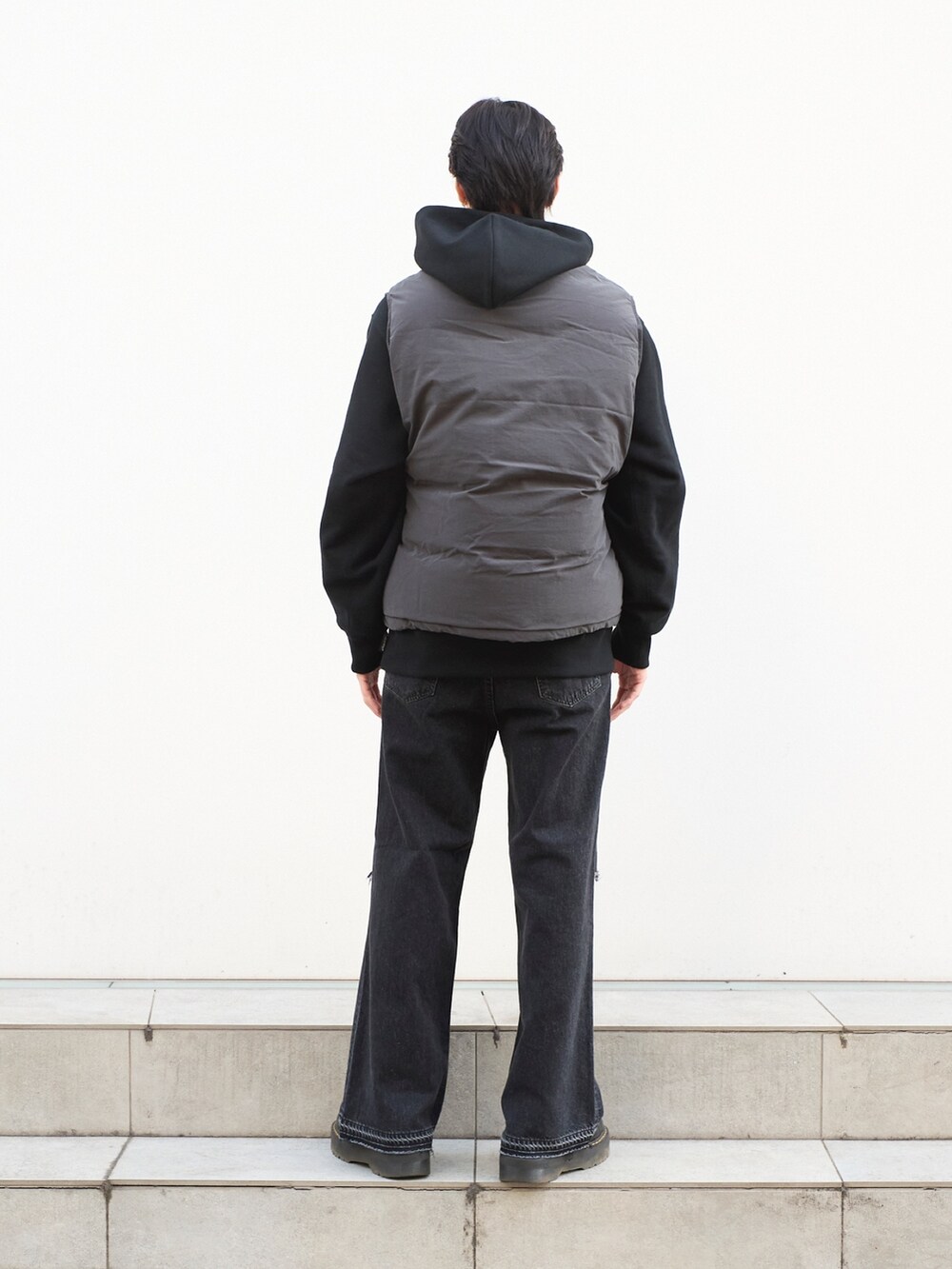 「ダウンベスト、冬コーデ、ベスト、24ssトレンド」｜「JiedaのPUFFER VEST（ダウンベスト、ブラック系）」を使った、cionさん（メンズ・175cm）の冬コーディネートの4枚目の写真
