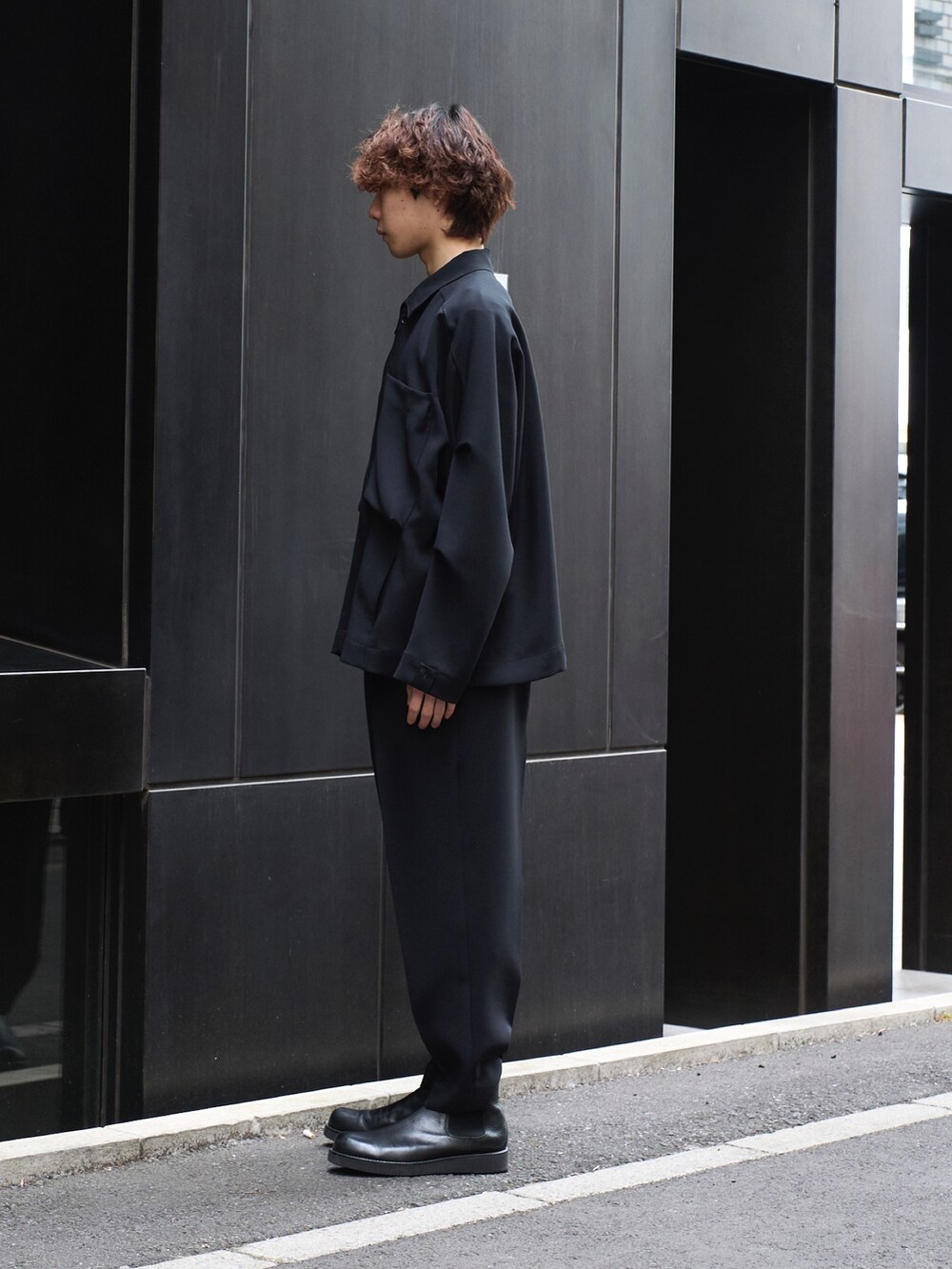 「カジュアル、セットアップ、春コーデ」｜「N.HOOLYWOODのSTUDIOUS別注 098 SHIRTS BLOUSON（ブルゾン、ブラック系）」を使った、cionさん（メンズ・175cm）の冬コーディネートの2枚目の写真