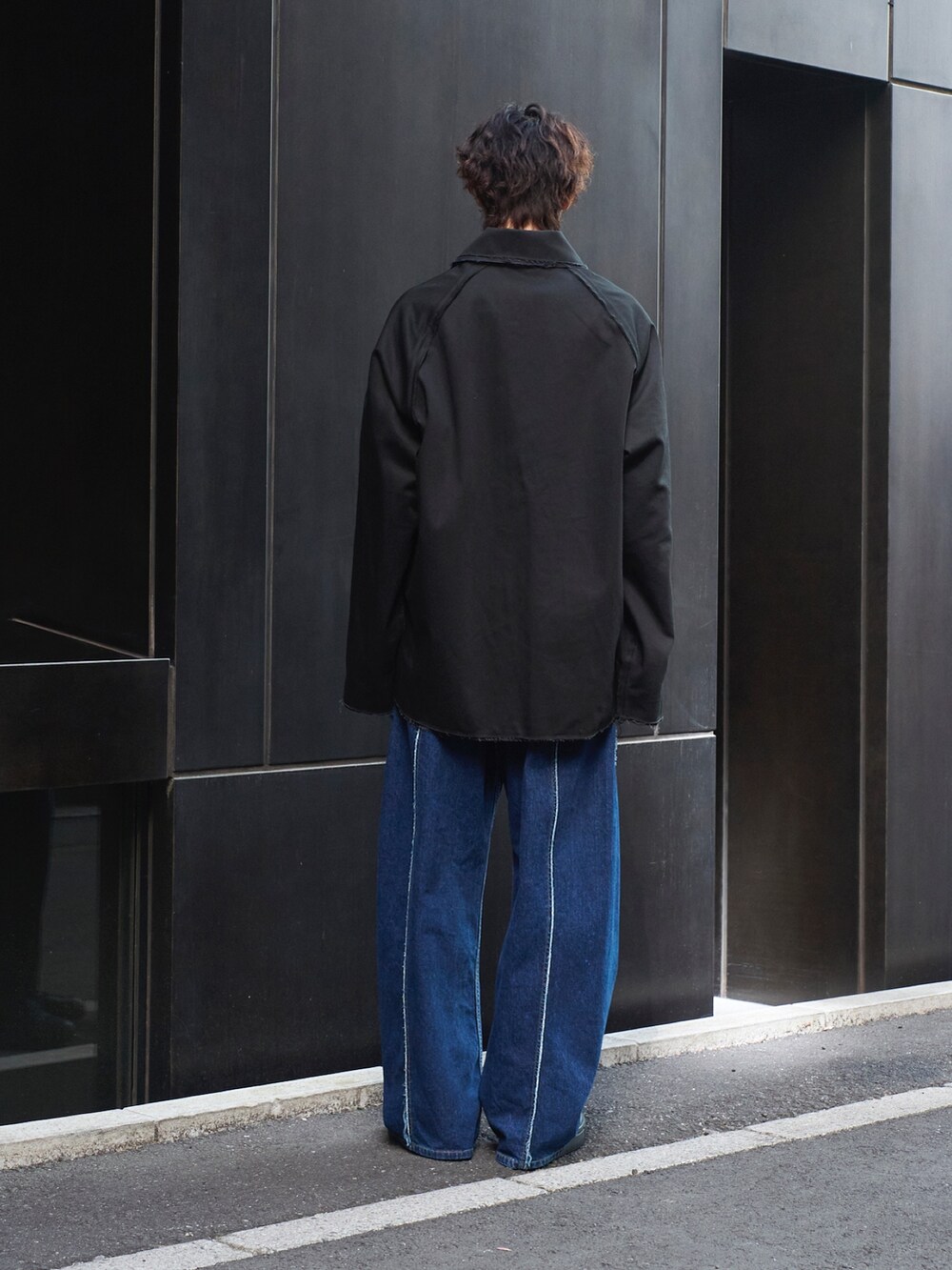 「24ssトレンド、デニムジャケット、メンズファッション」｜「NEONSIGNのInside Out Drill Jackets（ブルゾン、ブラック系）」を使った、cionさん（メンズ・175cm）の冬コーディネートの4枚目の写真