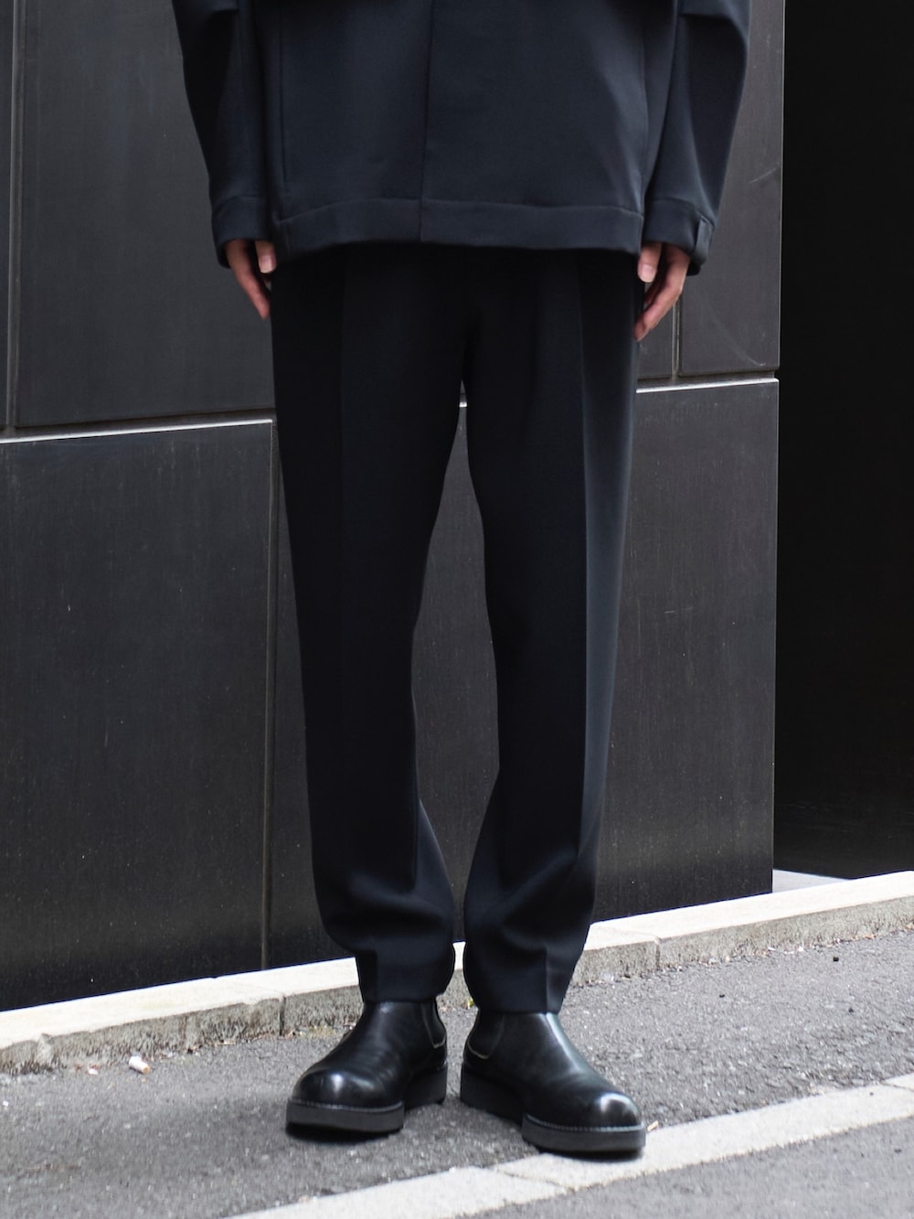 「カジュアル、セットアップ、春コーデ」｜「N.HOOLYWOODのSTUDIOUS別注 098 SHIRTS BLOUSON（ブルゾン、ブラック系）」を使った、cionさん（メンズ・175cm）の冬コーディネートの7枚目の写真