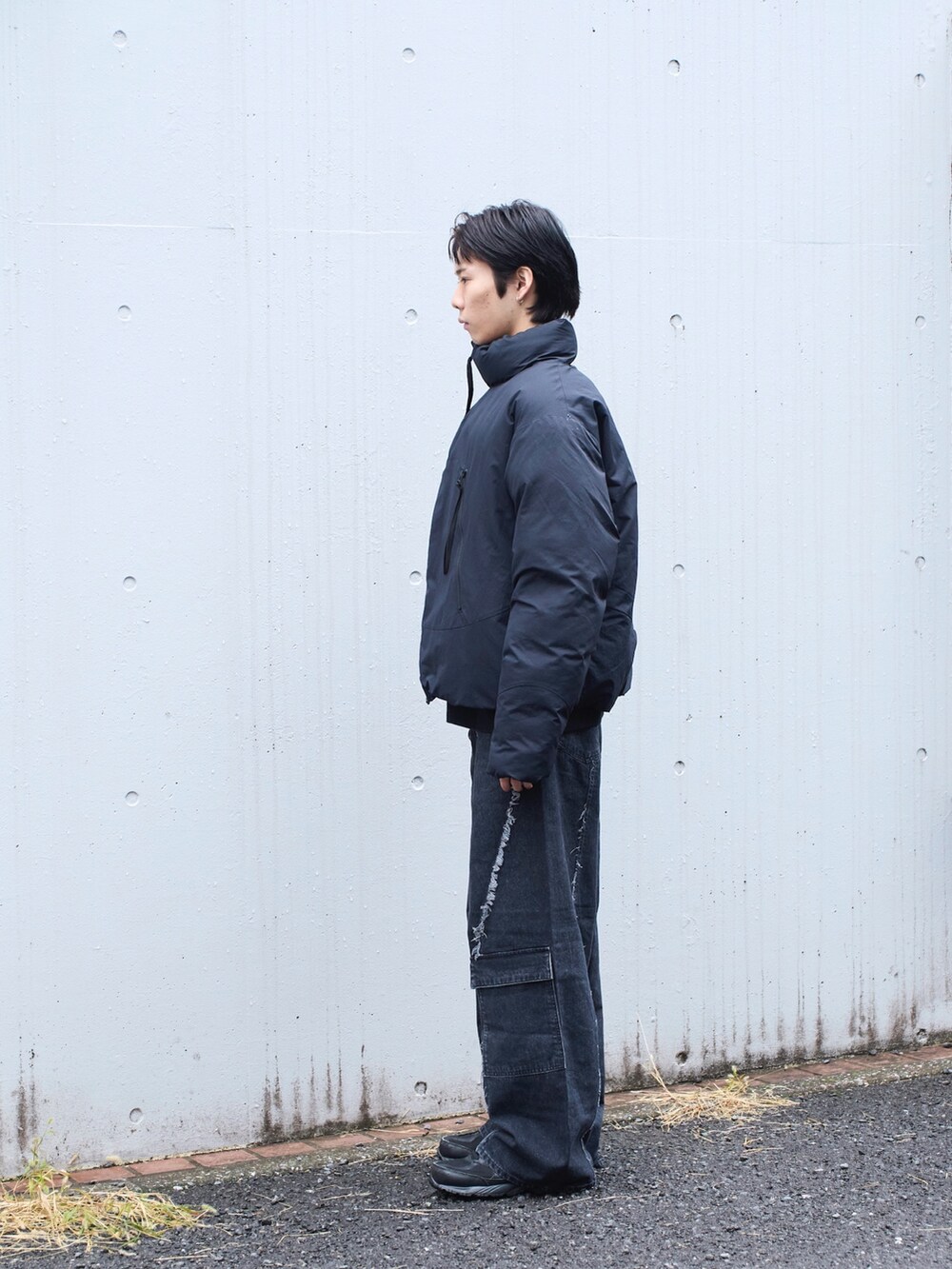 「ダウンジャケット、24ssトレンド、デニム」｜「JiedaのSTUDIOUS別注 REVERSIBLE JACKET（ダウンジャケット/コート、ブラック系）」を使った、cionさん（メンズ・175cm）の冬コーディネートの3枚目の写真