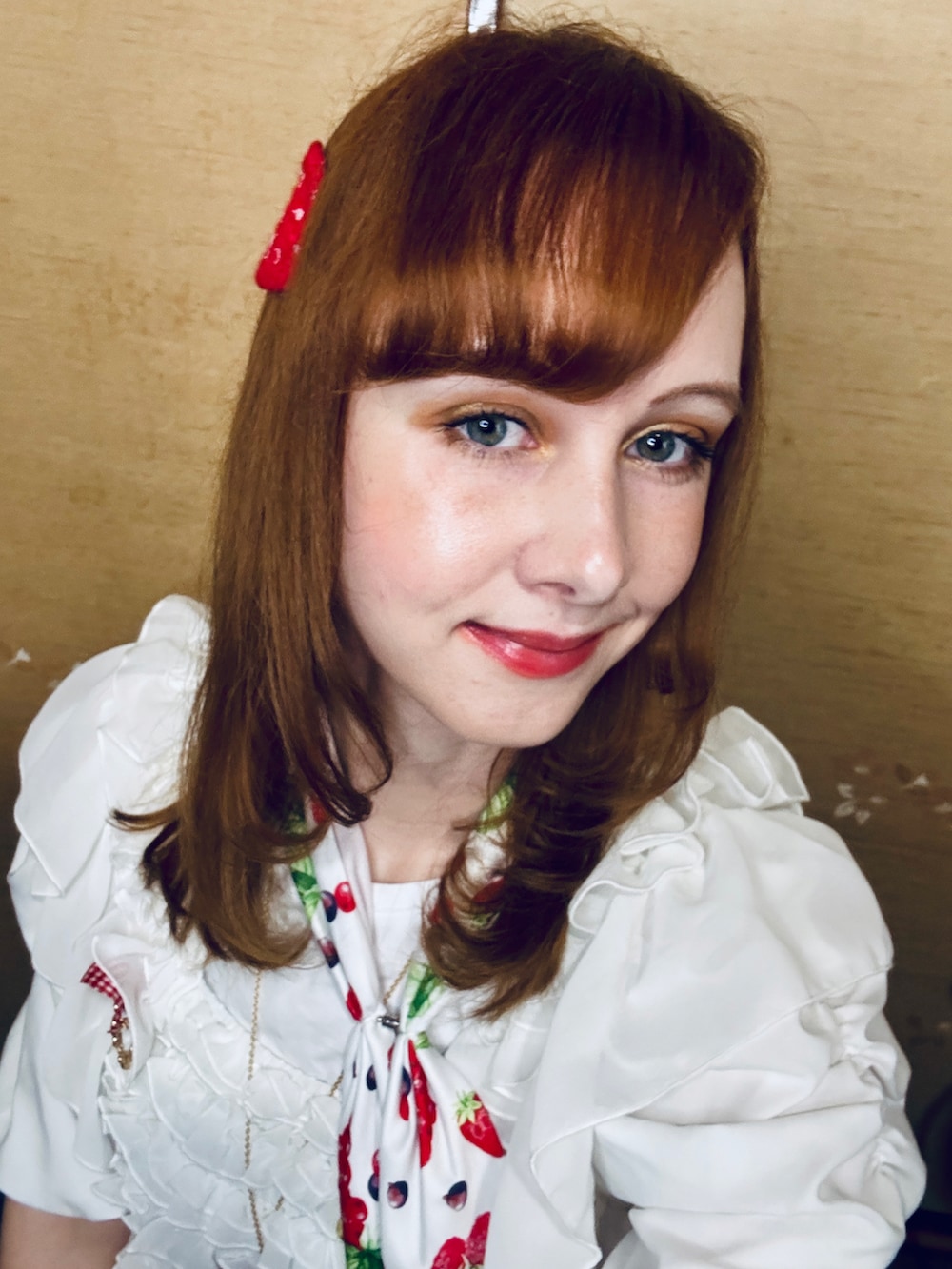 「いちご、イチゴ柄、最近のいい感じコーデ、白、可愛い、外国人風コーデ、高身長コーデ、高身長女子、30代コーデ、春コーデ、柄スカート、白スカート、大人可愛い、イチゴコーデ、jane marple」｜「Jane Marpleのアイテム（スカート、ホワイト系）」を使った、Elli👩🏻‍🦰高身長細身コーデさん（骨格ウェーブ・レディース・175cm）の春コーディネートの4枚目の写真