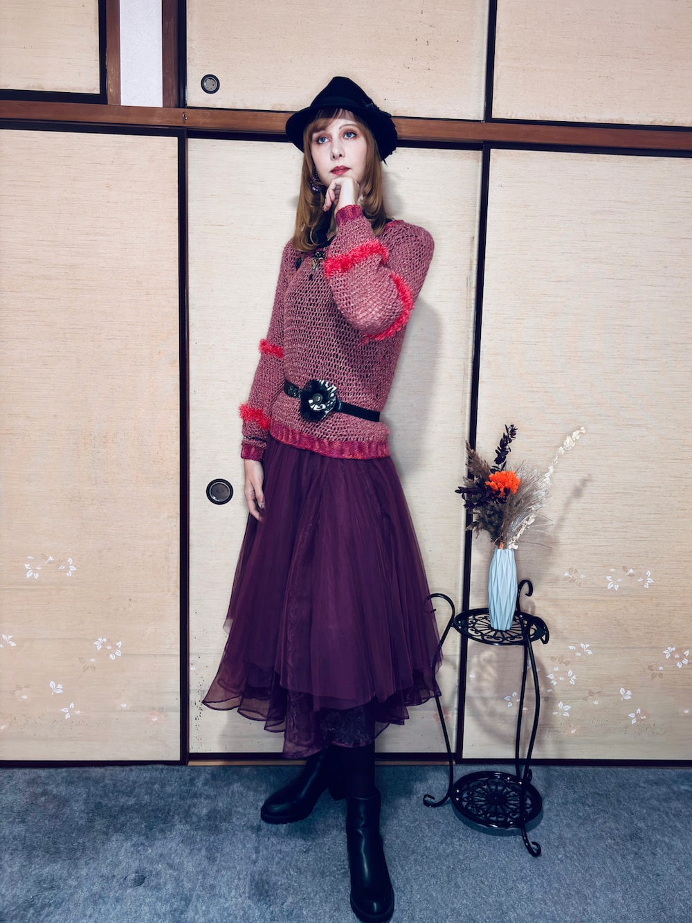 「ハンドメイド、手作り、赤スカート、赤、編み物、長いスカート、春めき満開コーデ、オトナ女子、カッコイイ女子、高身長女子、ニットコーデ、黒帽子、ゴシック、ストリート、レース」｜「LA BELLE ETUDEのアイテム（スカート、レッド系）」を使った、Elli👩🏻‍🦰高身長細身コーデさん（骨格ウェーブ・レディース・175cm）の春コーディネートの3枚目の写真