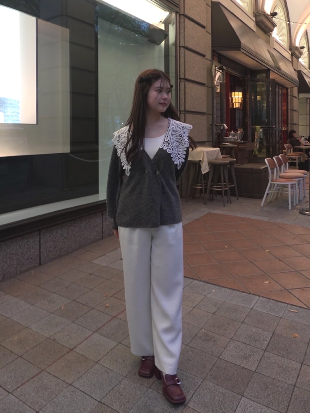 「最近のいい感じコーデ、休日スタイル、大人女子、オトナカジュアル、おしゃれさんと繋がりたい、ニットコーデ、ootd、ゆるコーデ、秋コーデ、冬コーデ、スラックス、カーディガン、襟付きトップス、ローファー、acka」｜「ackaのアイテム（カーディガン/ボレロ、グレー系）」を使った、𝒌𝒐𝒕𝒐𝒏𝒆さん（レディース・154cm）の秋コーディネートの3枚目の写真