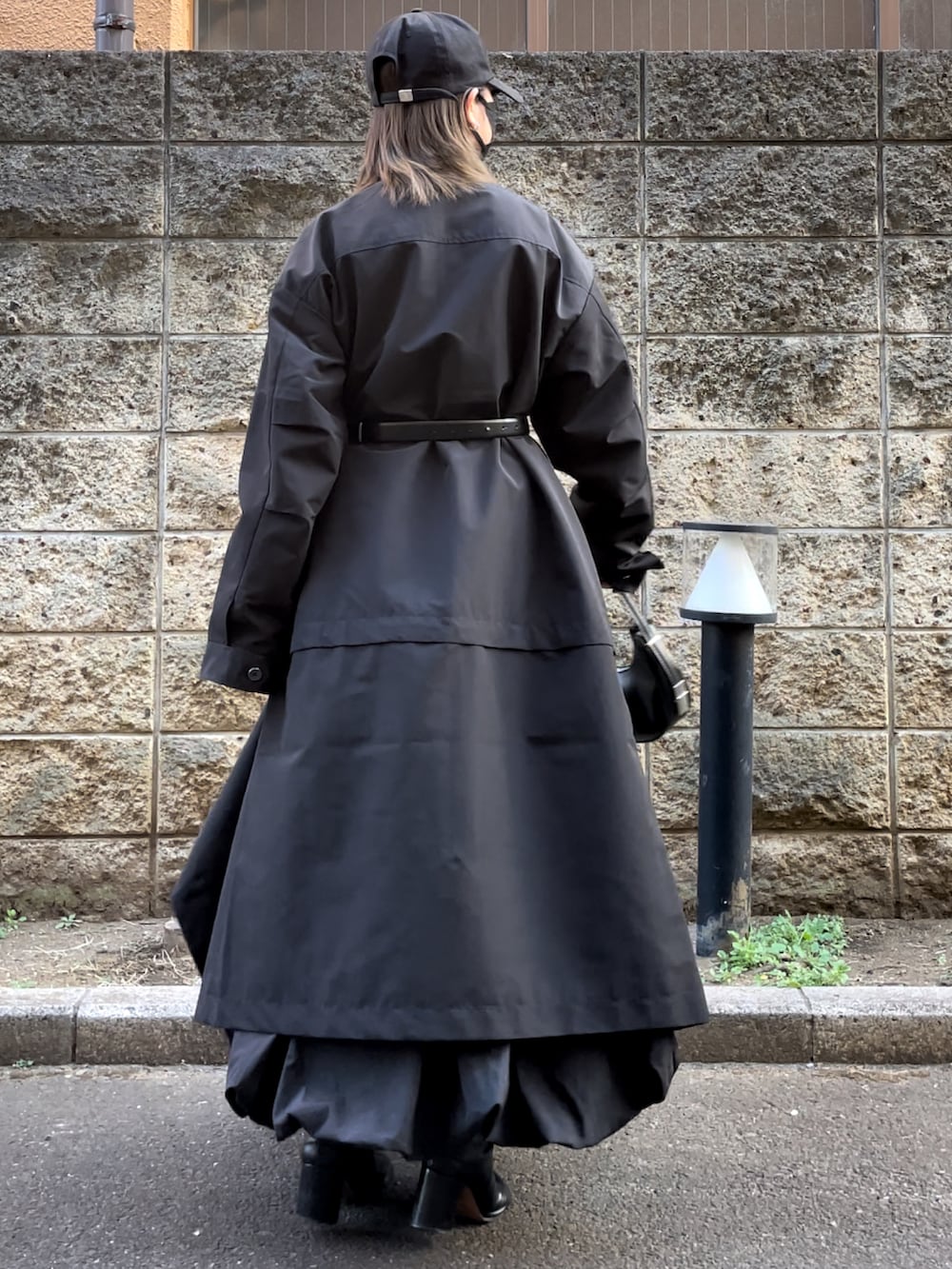 「大人女子、シンプル、レイヤードスタイル、キレイめ、低身長コーデ、モード、adrer、ADRER」｜「ADRERの7 way coat（トレンチコート、ブラック系）」を使った、お魚パラダイスさん（レディース・158cm）の冬コーディネートの3枚目の写真