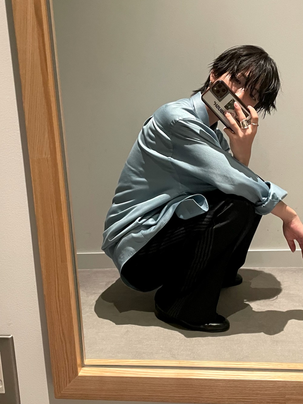 「大人女子、メンズファッション、メンズライク、ニードルス、NEEDLES、トラックパンツ、シャツスタイル、シャツ」｜「Needlesの【会員様限定販売アイテム】（その他パンツ、ブラック系）」を使った、お魚パラダイスさん（レディース・158cm）の冬コーディネートの3枚目の写真