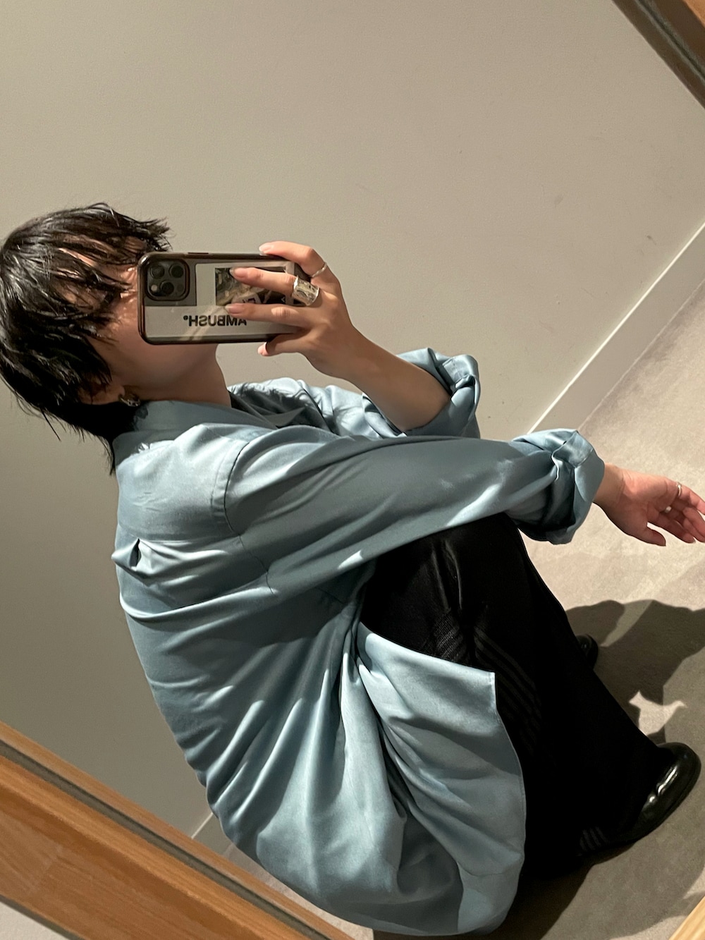「大人女子、メンズファッション、メンズライク、ニードルス、NEEDLES、トラックパンツ、シャツスタイル、シャツ」｜「Needlesの【会員様限定販売アイテム】（その他パンツ、ブラック系）」を使った、お魚パラダイスさん（レディース・158cm）の冬コーディネートの2枚目の写真