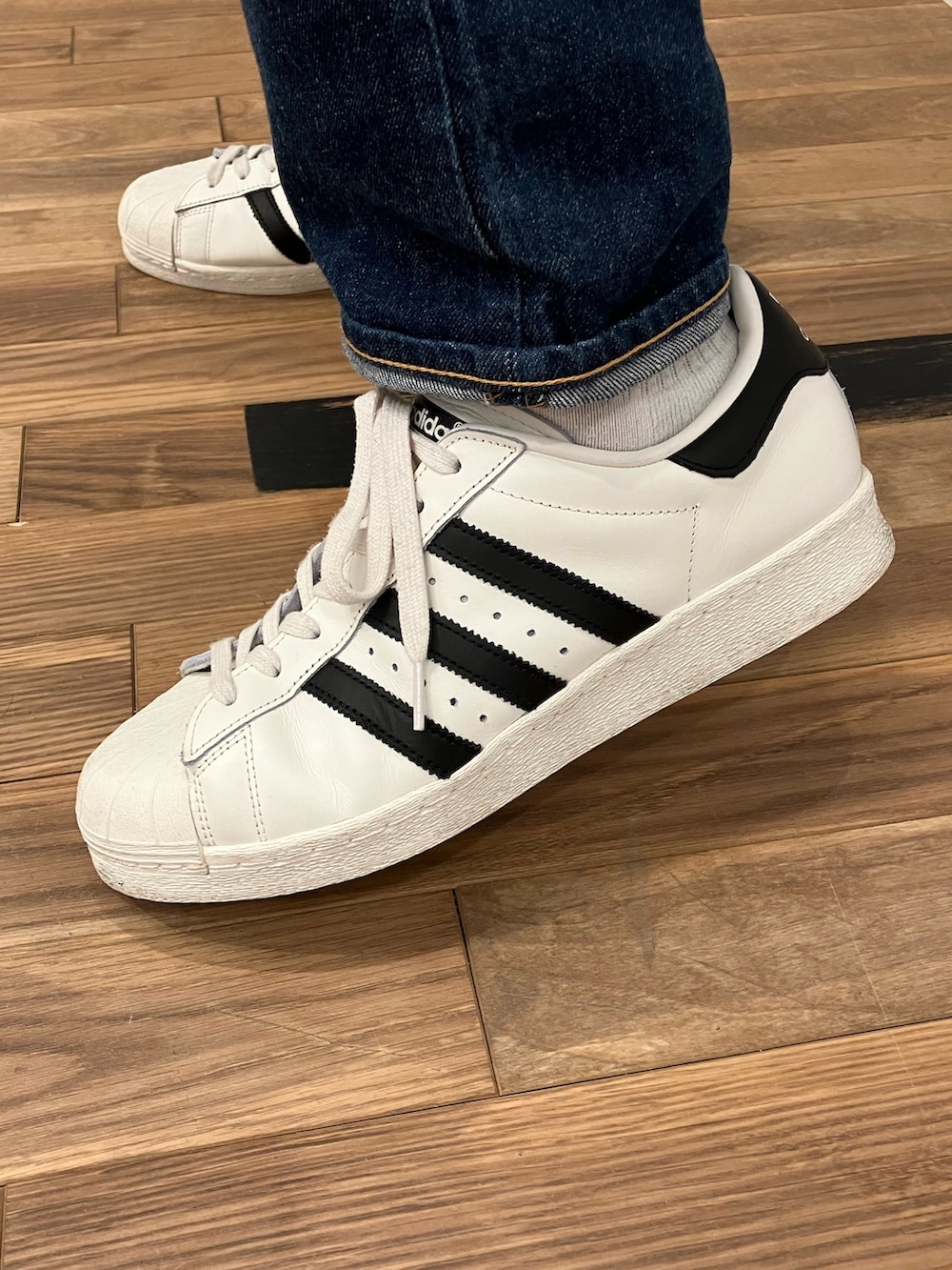 KH(六本木オフィス)｜adidasのスニーカーを使ったコーディネート