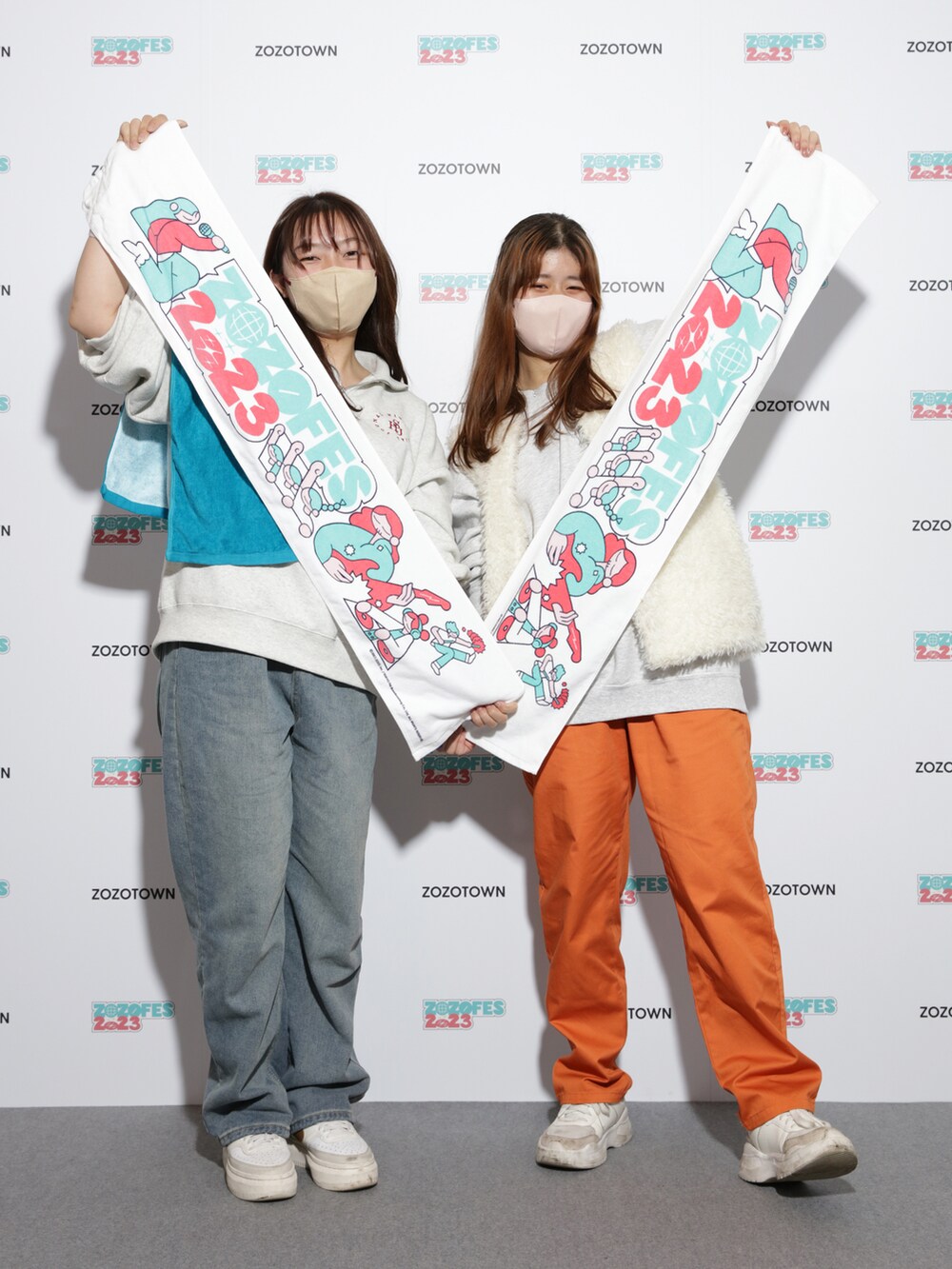 「ZOZOFES、ZOZOFES2023、フェススタイル」｜「no brandのアイテム（トップス、グレー系）」を使った、ZOZOFES公式さん（レディース・50cm）の春コーディネートの2枚目の写真