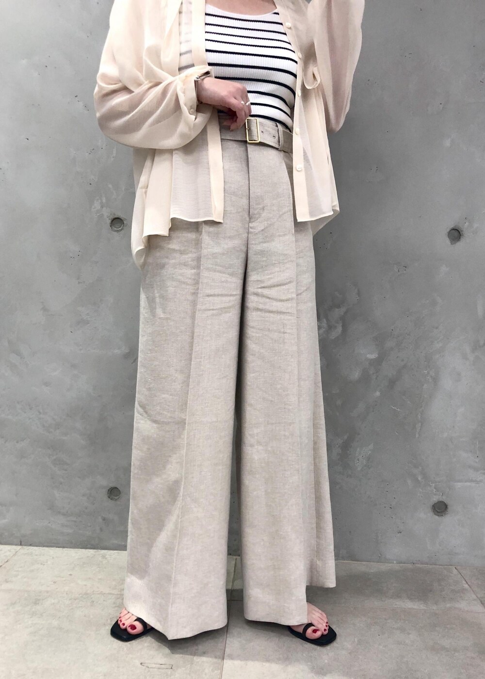 「ブラック、ベージュ、セットアップ、シアー、アイボリー、ボーダー、タンクトップ、パンツ、ワイド、サンダル、フラット、雑誌掲載、ROPÉ、A4、通勤バッグ」｜「ROPE'のAmelia Sandal （アメリア サンダル）【メディア掲載】（サンダル、ブラック系）」を使った、yamaさん（レディース・163cm）の春コーディネートの5枚目の写真