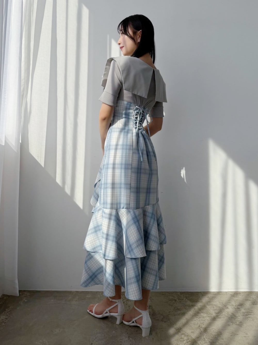 noko ichinoseさんの「ラッフルマーメイドコンビワンピース（dazzlin）」を使ったコーディネートの2枚目の写真