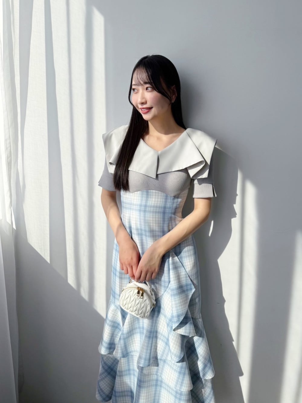noko ichinoseさんの「ラッフルマーメイドコンビワンピース（dazzlin）」を使ったコーディネートの4枚目の写真
