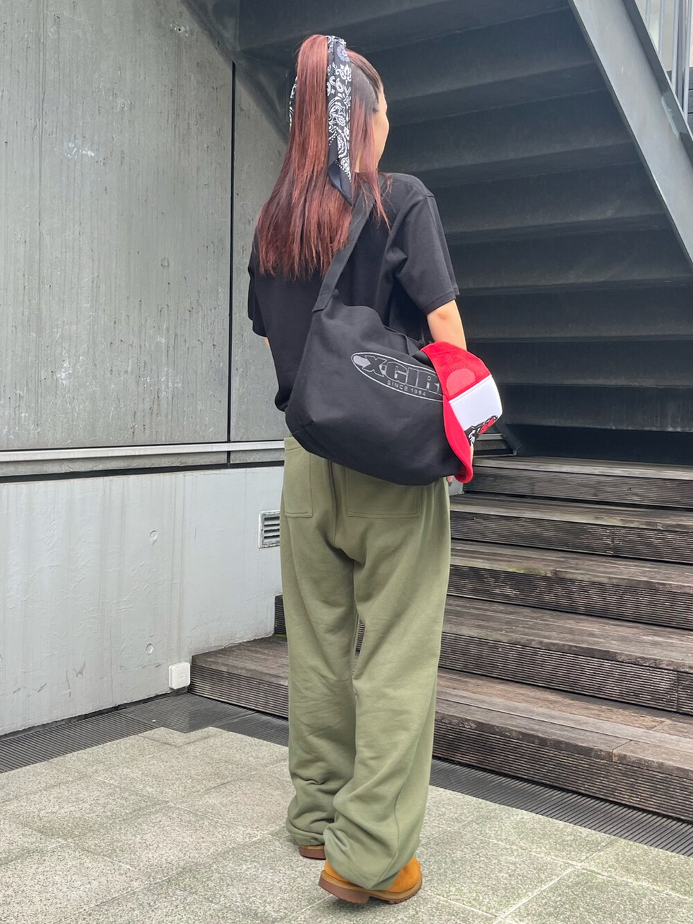 「シンプルコーデ、休日スタイル、ラクチンコーデ、きれいめカジュアル、今日のコーデ」｜「X-girlのアイテム（Tシャツ/カットソー、ブラック系）」を使った、下村こころさん（レディース・164cm）の夏コーディネートの2枚目の写真