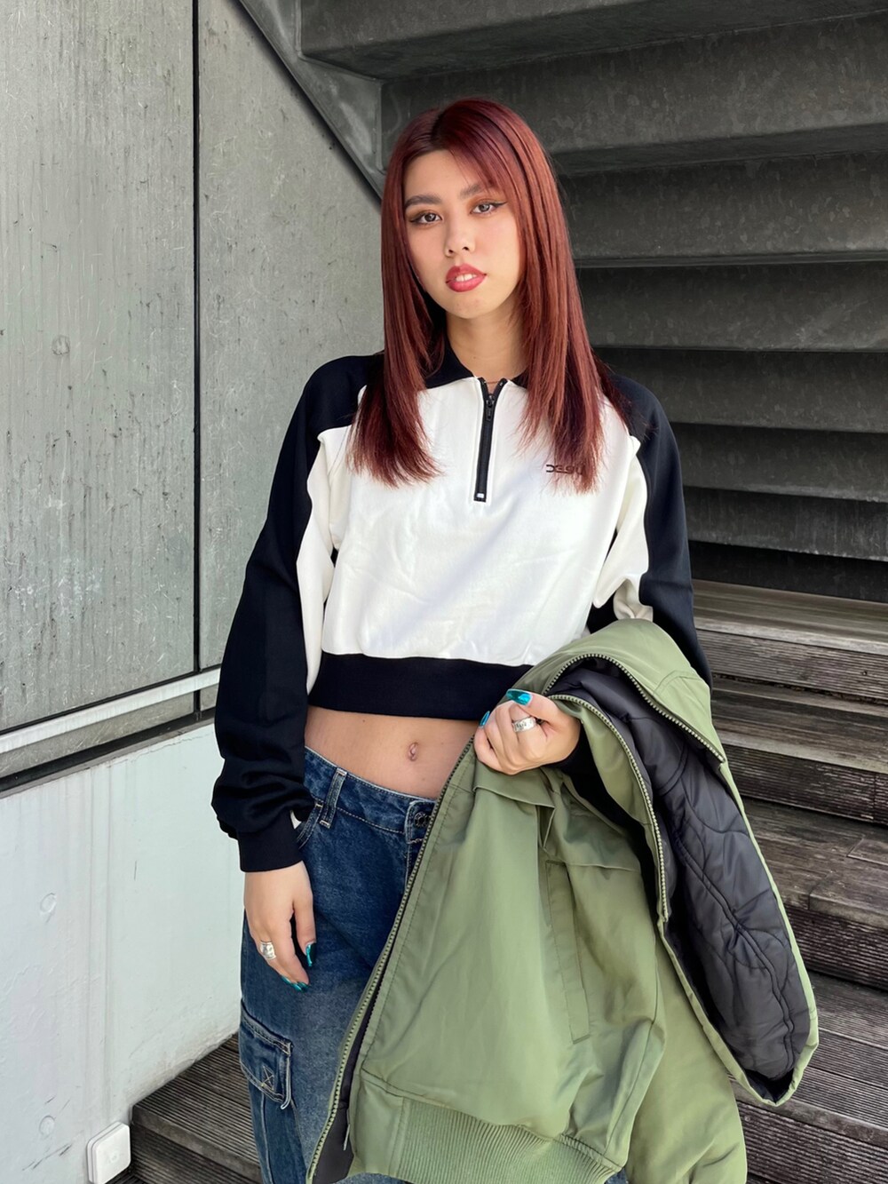 「休日コーデ、着回しコーデ、秋服準備はじめました、今日のコーデ、秋カラー、デニム」｜「X-girlのREVERSIBLE QUILTED JACKET（ナイロンジャケット、グリーン系）」を使った、下村こころさん（レディース・164cm）の秋コーディネートの2枚目の写真