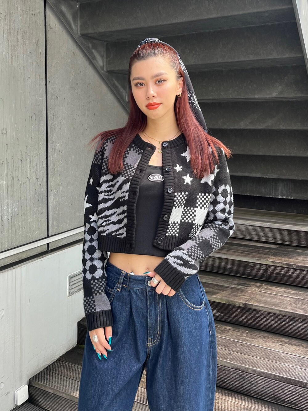 「秋服まるっと大公開、秋服、休日スタイル、秋カラー、秋のコーデ」｜「X-girlのWIDE TAPERED PANTS/ワイド　テーパード　デニムパンツ（デニムパンツ、ブルー系）」を使った、下村こころさん（レディース・164cm）の秋コーディネートの2枚目の写真