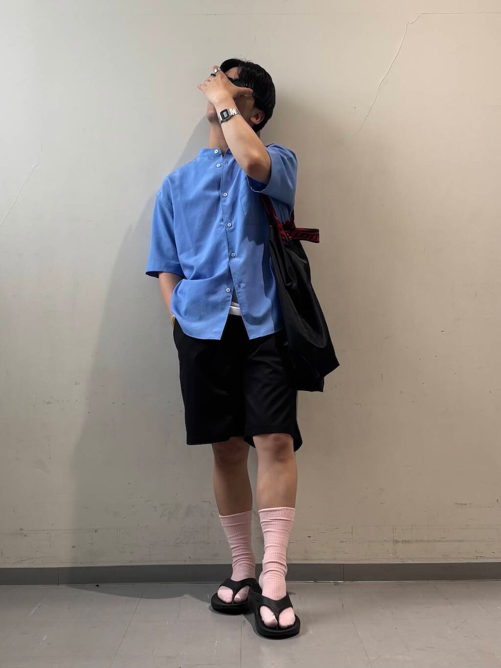 「大人カジュアル、サングラス、カジュアルコーデ、シンプルコーデ、Gramicci、低身長、夏コーデ、OOFOS、doors、低身長コーデ、ユニセックス、お洒落、綺麗めコーデ、通学コーデ、アウトドアコーデ」｜「URBAN RESEARCH DOORSのクラウンパントサングラス（メガネ、ブラウン系）」を使った、Kota.aさん（メンズ・166cm）の夏コーディネートの2枚目の写真