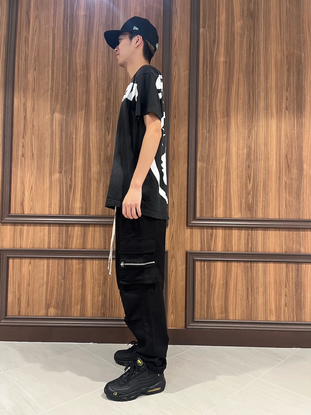 「LHP、Danke schon、ブラックパンツ、夏コーデ、ストリート」｜「DANKE SCHONの【WEB&DEPOT限定】DankeSchon/ダンケシェーン/STRETCH TWILL ZIP POCKET PANTS（カーゴパンツ、ブラック系）」を使った、Kimiyaさん（メンズ・177cm）の夏コーディネートの2枚目の写真