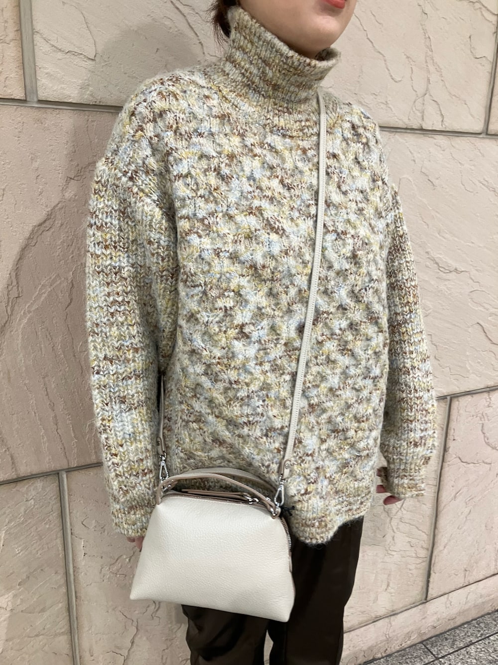 「URBAN RESEARCH ROSSO WOMENのミックス柄編みニット（ニット/セーター、ベージュ系）」を使った、umediaさん（レディース・164cm）の秋コーディネートの4枚目の写真