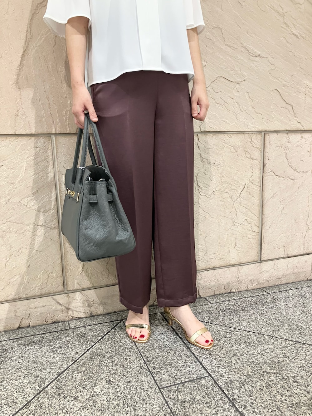 「レディースファッション、夏コーデ、ootd、オトナカジュアル、オトナ女子、きれいめカジュアル」｜「URBAN RESEARCH ROSSO WOMENのウォッシャブルフレアスリーブタックブラウス（シャツ/ブラウス、ホワイト系）」を使った、umediaさん（レディース・164cm）の夏コーディネートの5枚目の写真