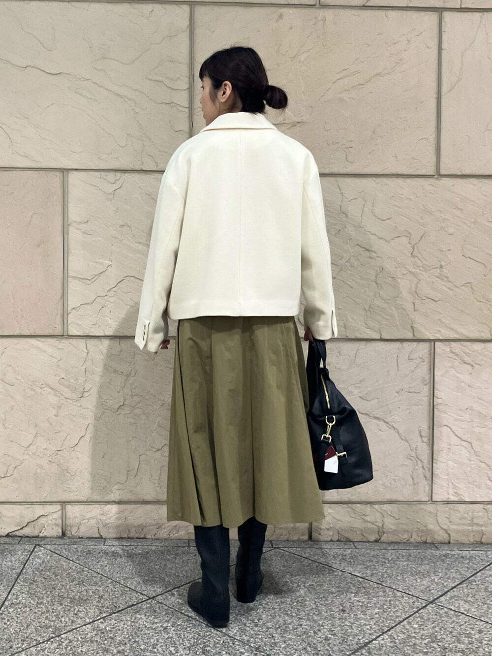 「カジュアルスタイル、大人かわいい、大人コーデ」｜「URBAN RESEARCH ROSSO WOMENのランダムリブニット（ニット/セーター、ブルー系）」を使った、umediaさん（レディース・164cm）の冬コーディネートの3枚目の写真