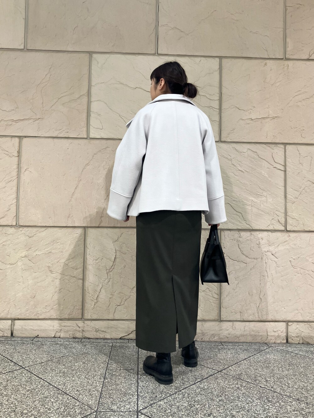 「カジュアルスタイル、ゆるコーデ、冬アウター、大人女子」｜「URBAN RESEARCH ROSSO WOMENのショートハイネックホールニット（ニット/セーター、レッド系）」を使った、umediaさん（レディース・164cm）の冬コーディネートの3枚目の写真