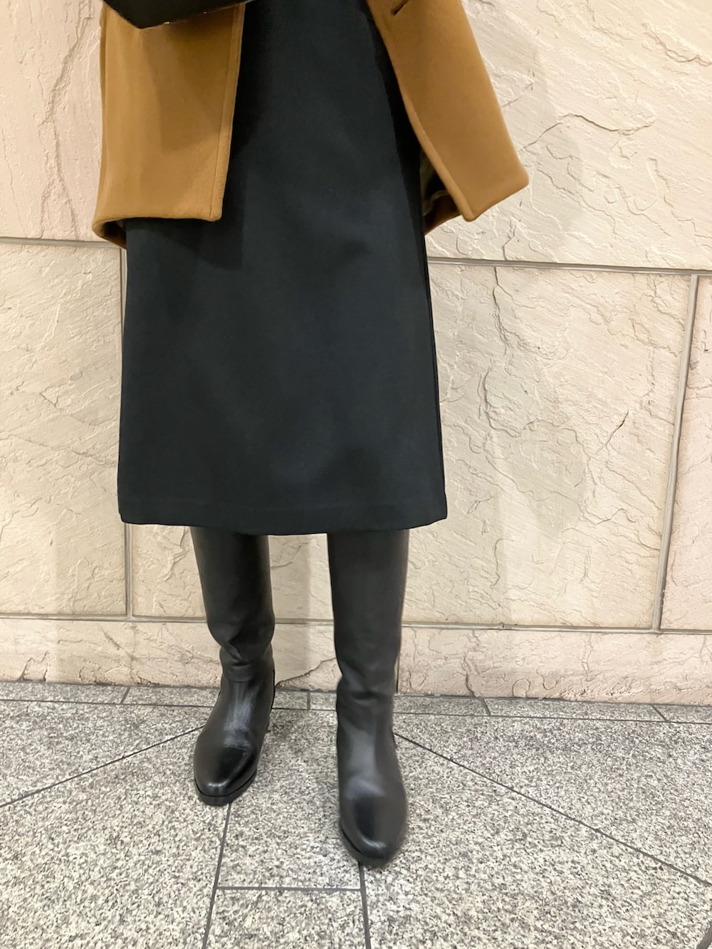 「URBAN RESEARCH ROSSO WOMENの『WEB限定』『UR TECH』ジャンパーワンピース(ジャンパースカート、ブラック系)」を使った、umediaさん(レディース・164cm)の冬コーディネートの4枚目の写真