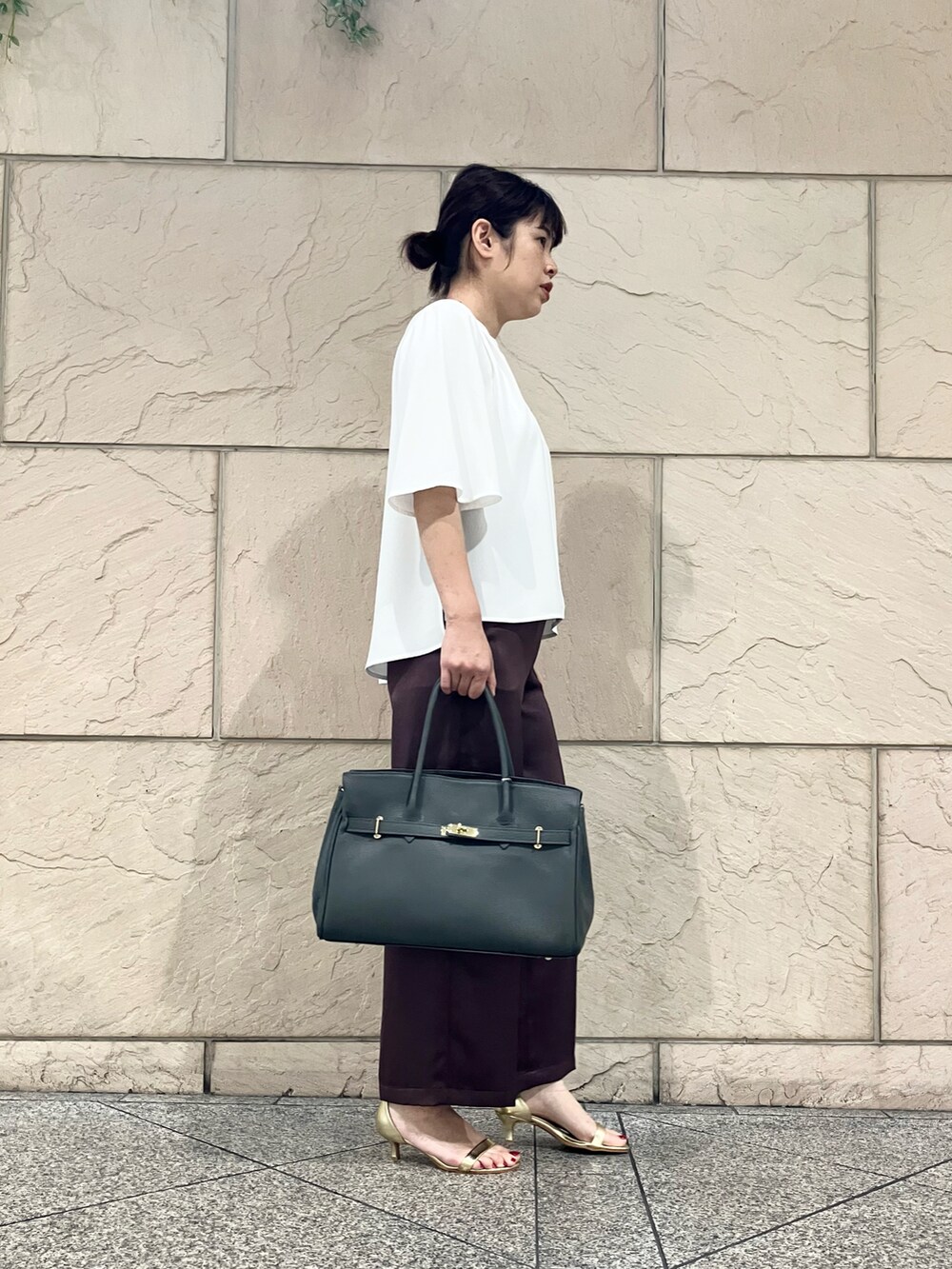 「レディースファッション、夏コーデ、ootd、オトナカジュアル、オトナ女子、きれいめカジュアル」｜「URBAN RESEARCH ROSSO WOMENのウォッシャブルフレアスリーブタックブラウス（シャツ/ブラウス、ホワイト系）」を使った、umediaさん（レディース・164cm）の夏コーディネートの2枚目の写真