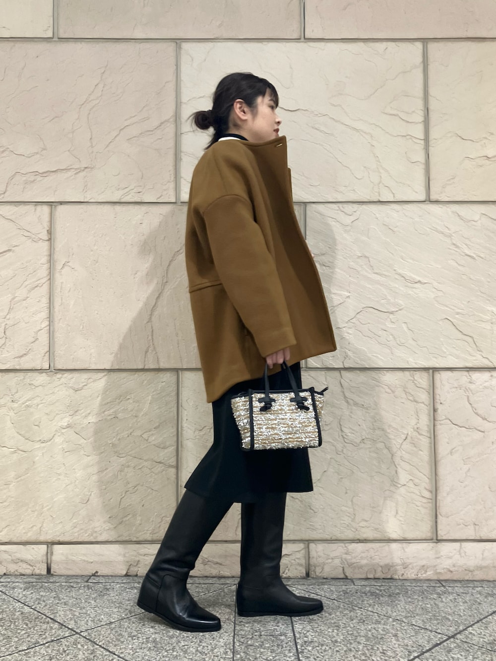 「URBAN RESEARCH ROSSO WOMENの『WEB限定』『UR TECH』ジャンパーワンピース(ジャンパースカート、ブラック系)」を使った、umediaさん(レディース・164cm)の冬コーディネートの2枚目の写真