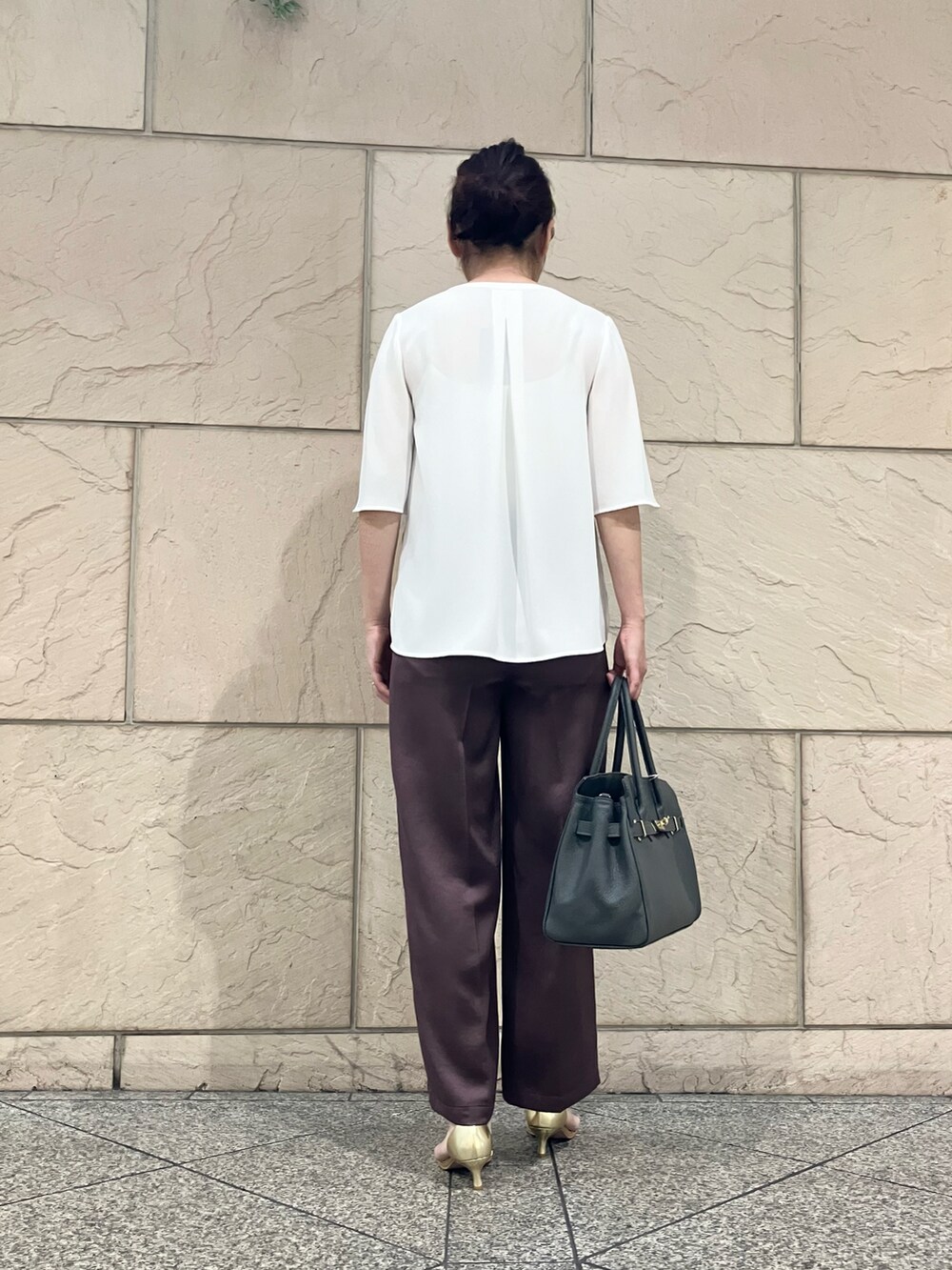 「レディースファッション、夏コーデ、ootd、オトナカジュアル、オトナ女子、きれいめカジュアル」｜「URBAN RESEARCH ROSSO WOMENのウォッシャブルフレアスリーブタックブラウス（シャツ/ブラウス、ホワイト系）」を使った、umediaさん（レディース・164cm）の夏コーディネートの3枚目の写真