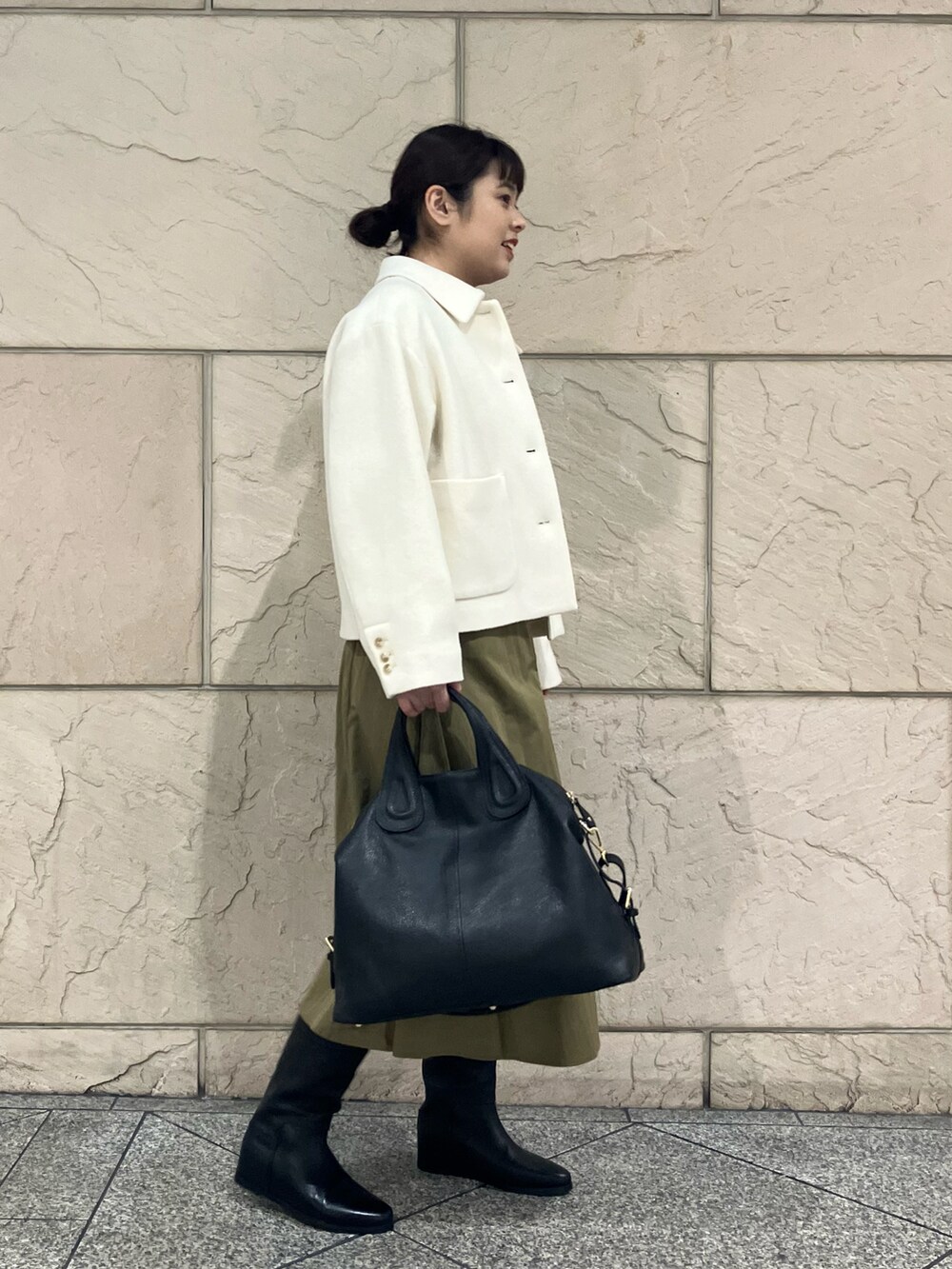 「カジュアルスタイル、大人かわいい、大人コーデ」｜「URBAN RESEARCH ROSSO WOMENのランダムリブニット（ニット/セーター、ブルー系）」を使った、umediaさん（レディース・164cm）の冬コーディネートの2枚目の写真