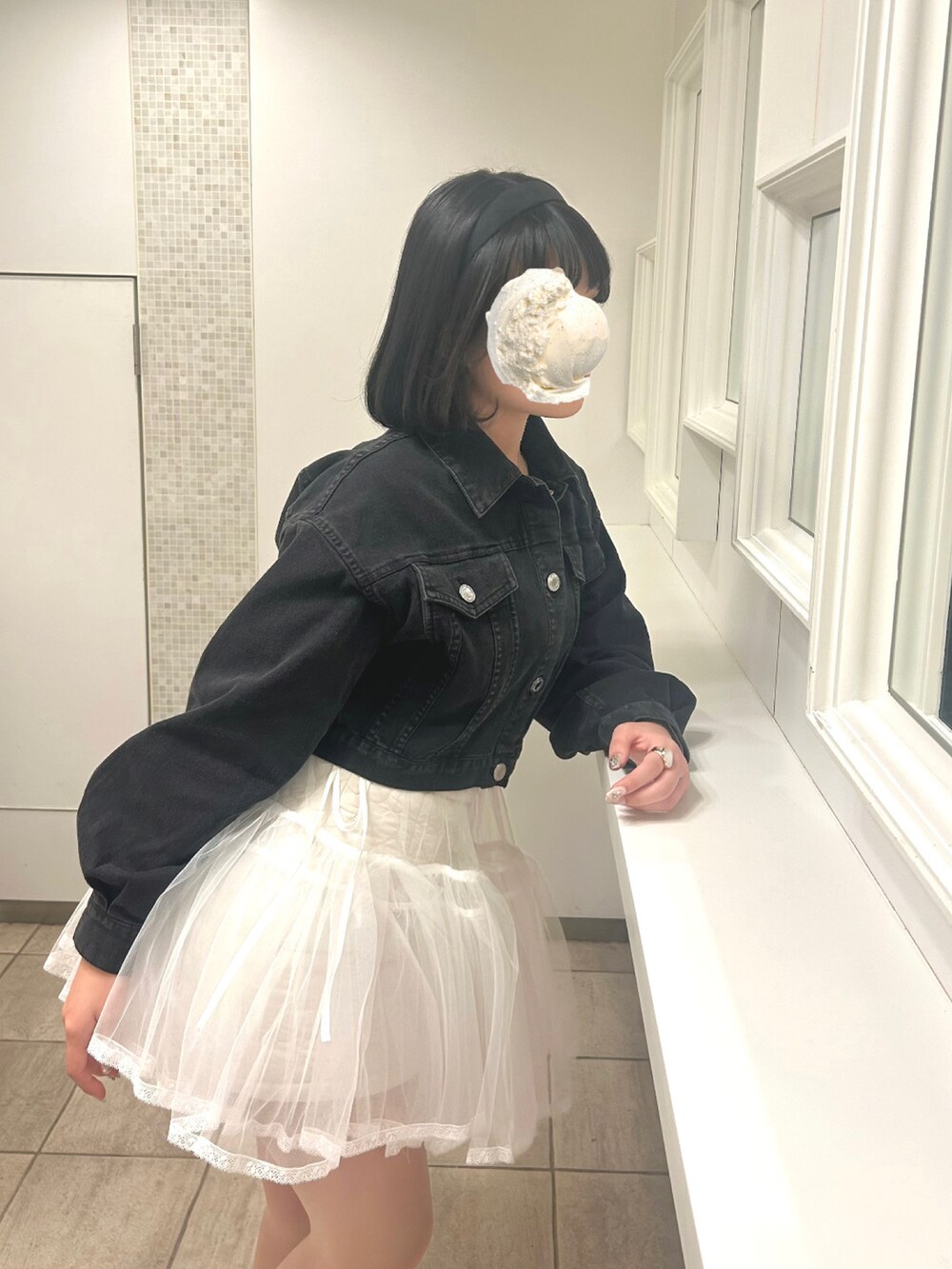 「春めき満開コーデ、ジャケット」｜「Treat urselfのアイテム（デニムジャケット、ブラック系）」を使った、minamomongaさん（レディース・157cm）の春コーディネートの2枚目の写真