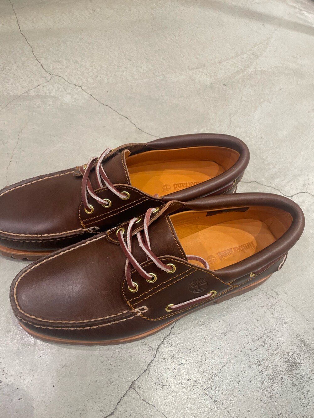 「Timberland、ティンバーランド、3EYE、モカシン、春、春コーデ、夏、夏コーデ、春夏コーデ、カジュアル、カジュアルコーデ、セットアップ、ブルー、おしゃれさんと繋がりたい、どんなコーデにもこの一足」｜「Timberlandのアイテム（トップス、ホワイト系）」を使った、tbl9517さん（メンズ・177cm）の春コーディネートの3枚目の写真