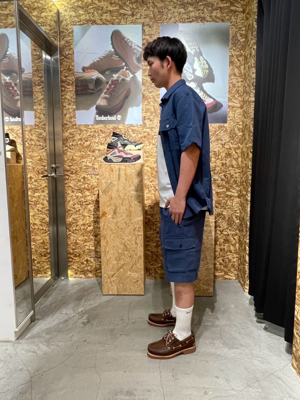 「Timberland、ティンバーランド、3EYE、モカシン、春、春コーデ、夏、夏コーデ、春夏コーデ、カジュアル、カジュアルコーデ、セットアップ、ブルー、おしゃれさんと繋がりたい、どんなコーデにもこの一足」｜「Timberlandのアイテム（トップス、ホワイト系）」を使った、tbl9517さん（メンズ・177cm）の春コーディネートの2枚目の写真