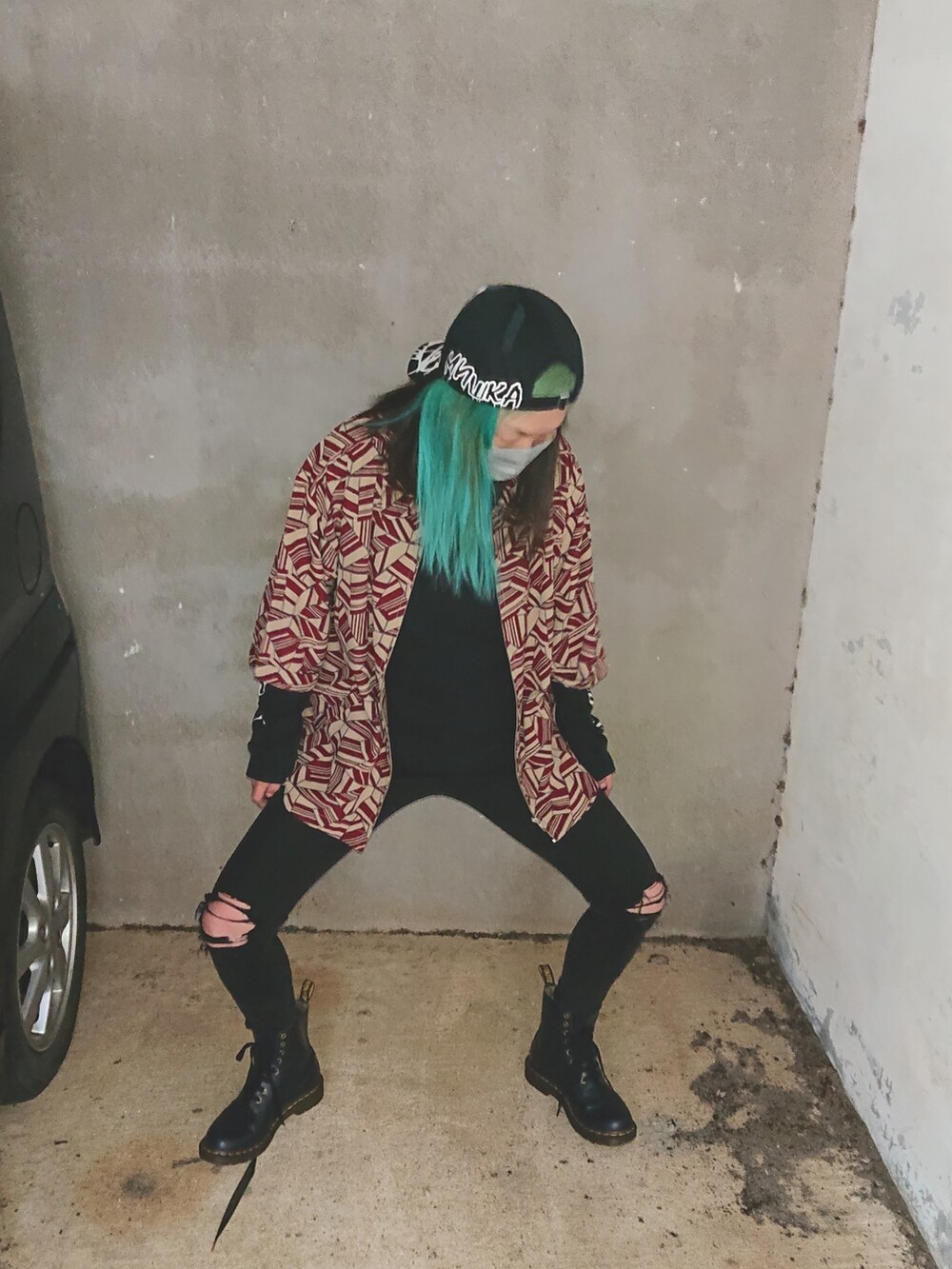 ブラック系のキャップ、その他のその他を着用したレディースの春コーディネートの2枚目の写真