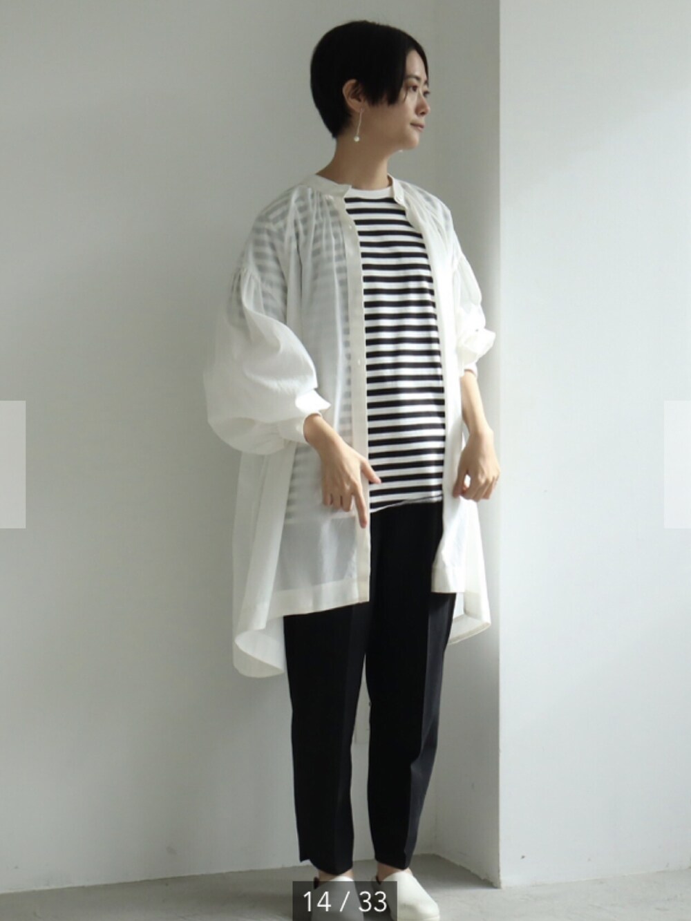 ホワイト系のシャツ/ブラウス、ピンク系のその他パンツ、ベージュ系のハットを着用したレディースの春コーディネートの5枚目の写真