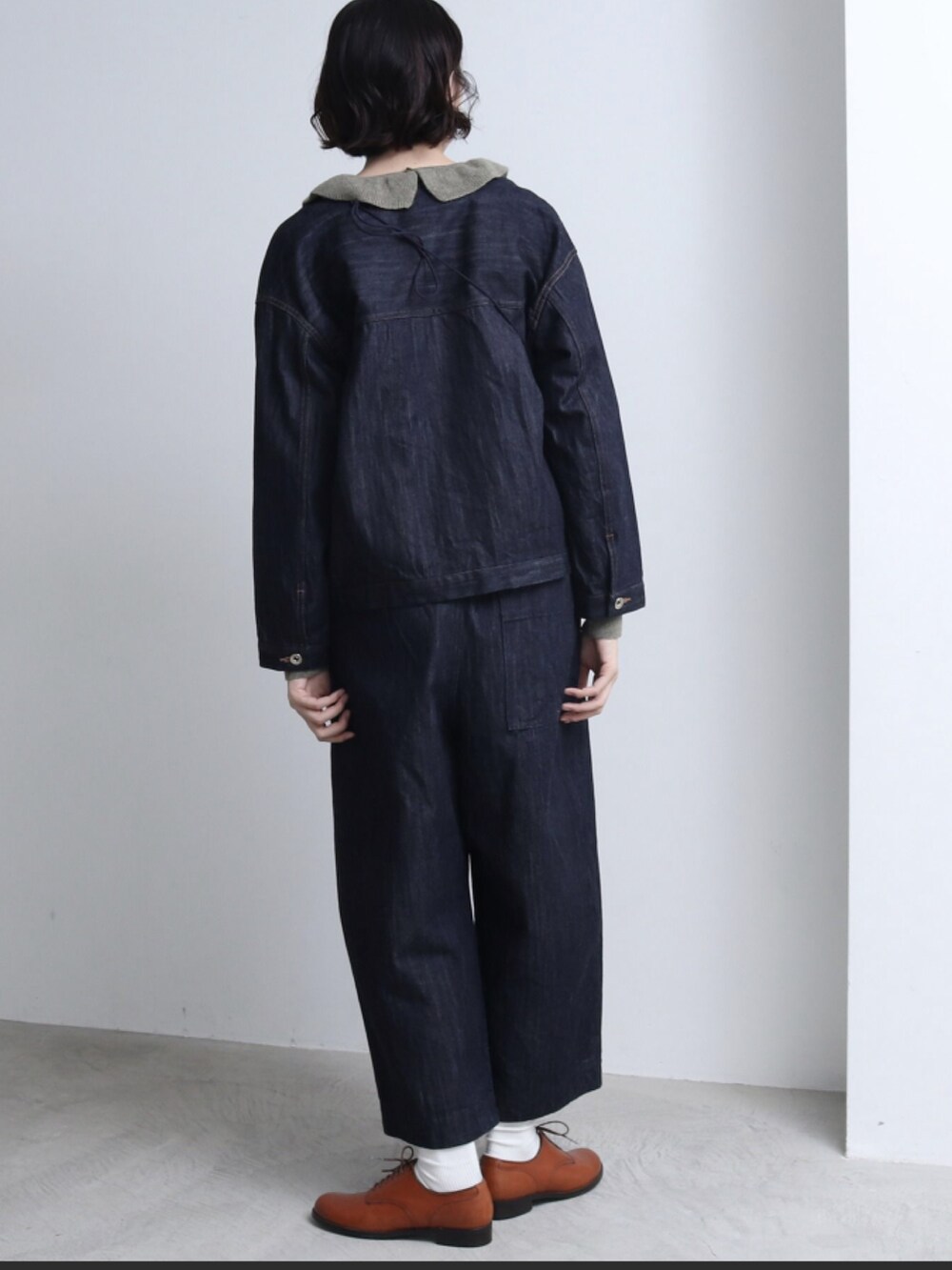 「yuniの△cotton denim ノーカラー ブルゾン（デニムジャケット、ブルー系）」を使った、ねねこさん（レディース・161cm）の冬コーディネートの2枚目の写真