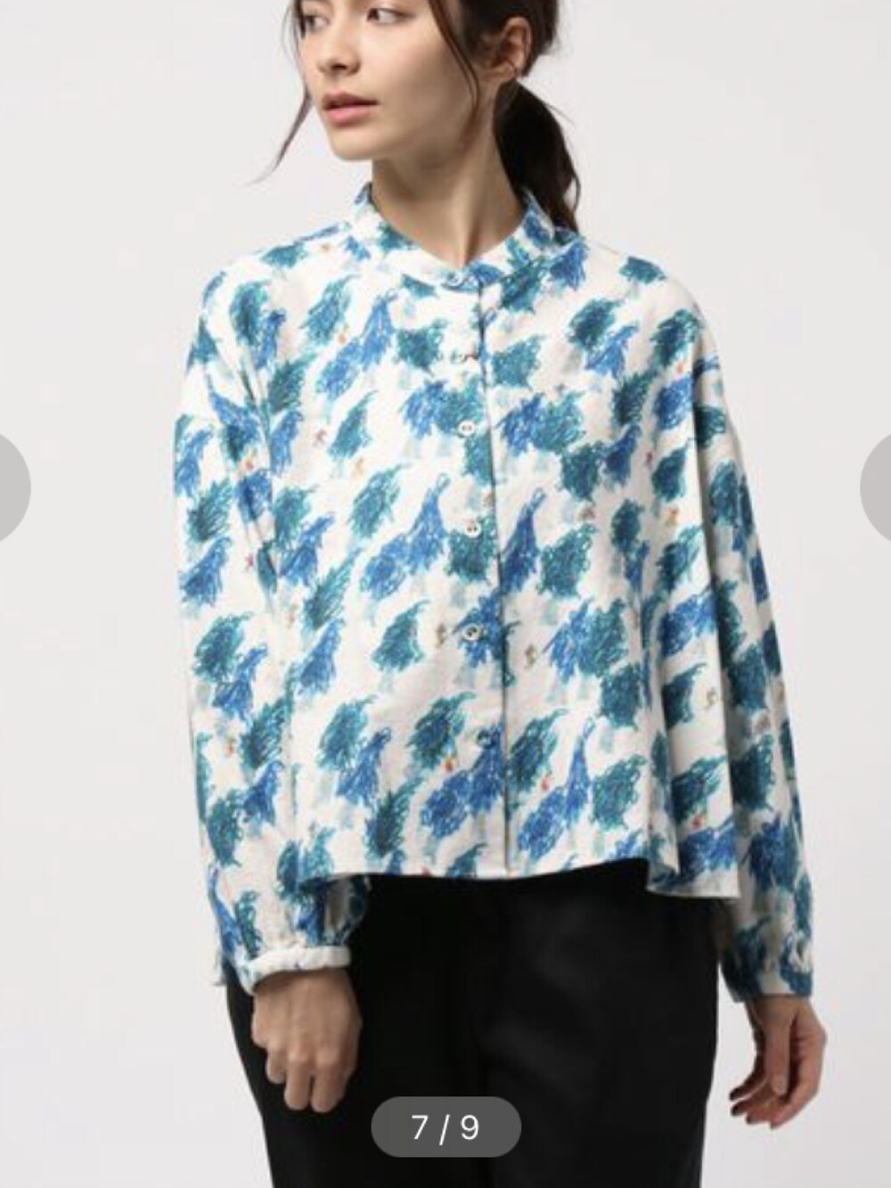 その他のシャツ/ブラウス、その他のスカートを着用したレディースの冬コーディネートの3枚目の写真