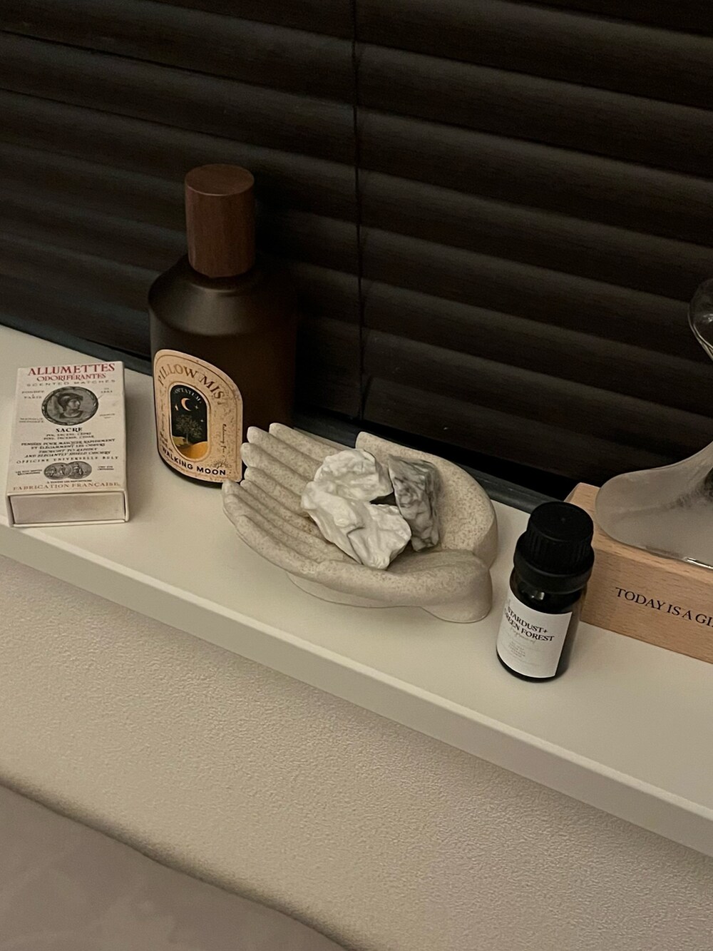 ホワイト系のルームフレグランス/お香、その他のインテリア雑貨、その他のルームフレグランス/お香を着用したメンズの冬コーディネートの5枚目の写真